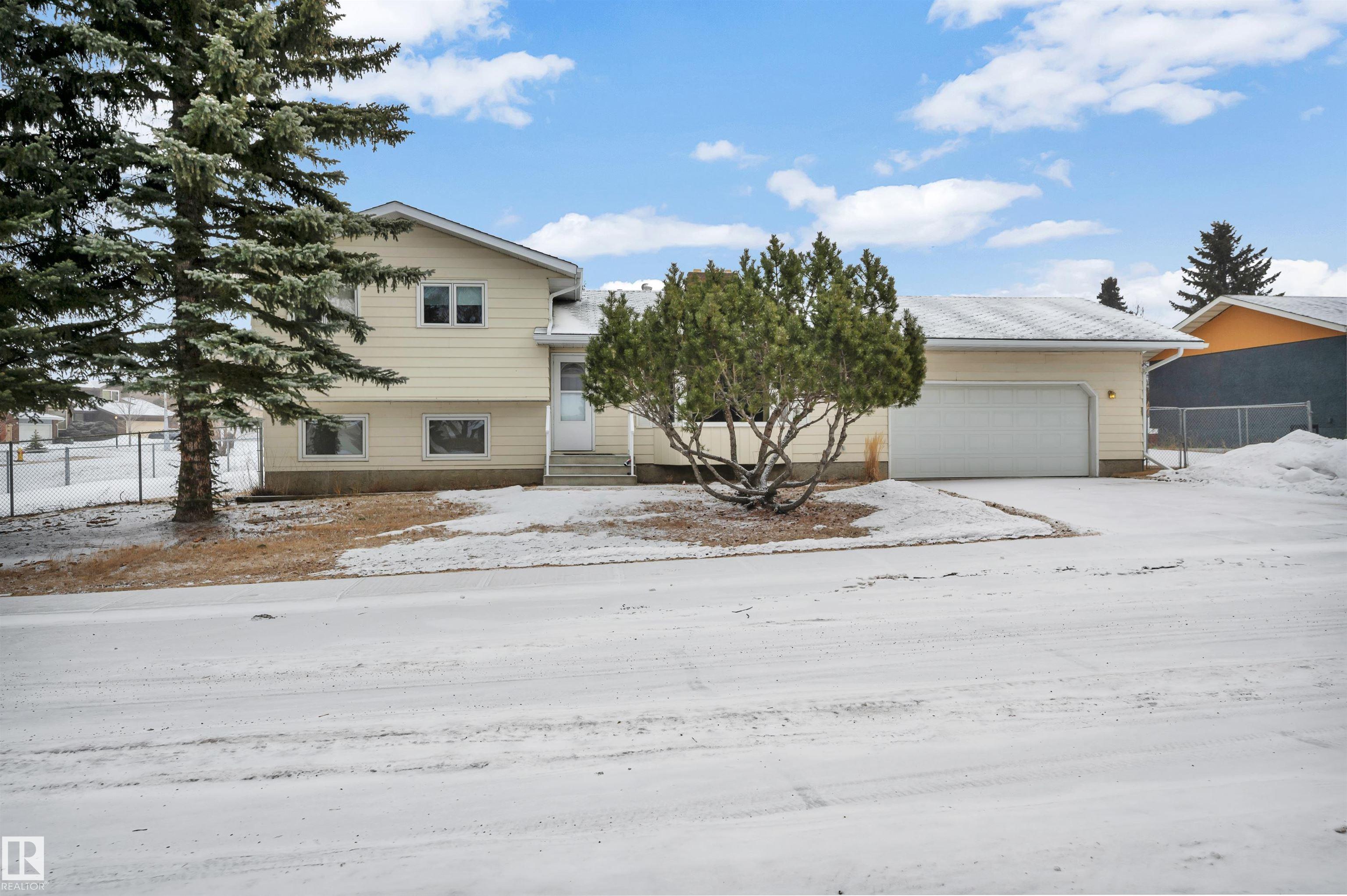 39 Woodstock Drive, Sherwood Park, Alberta, T8A 4C4