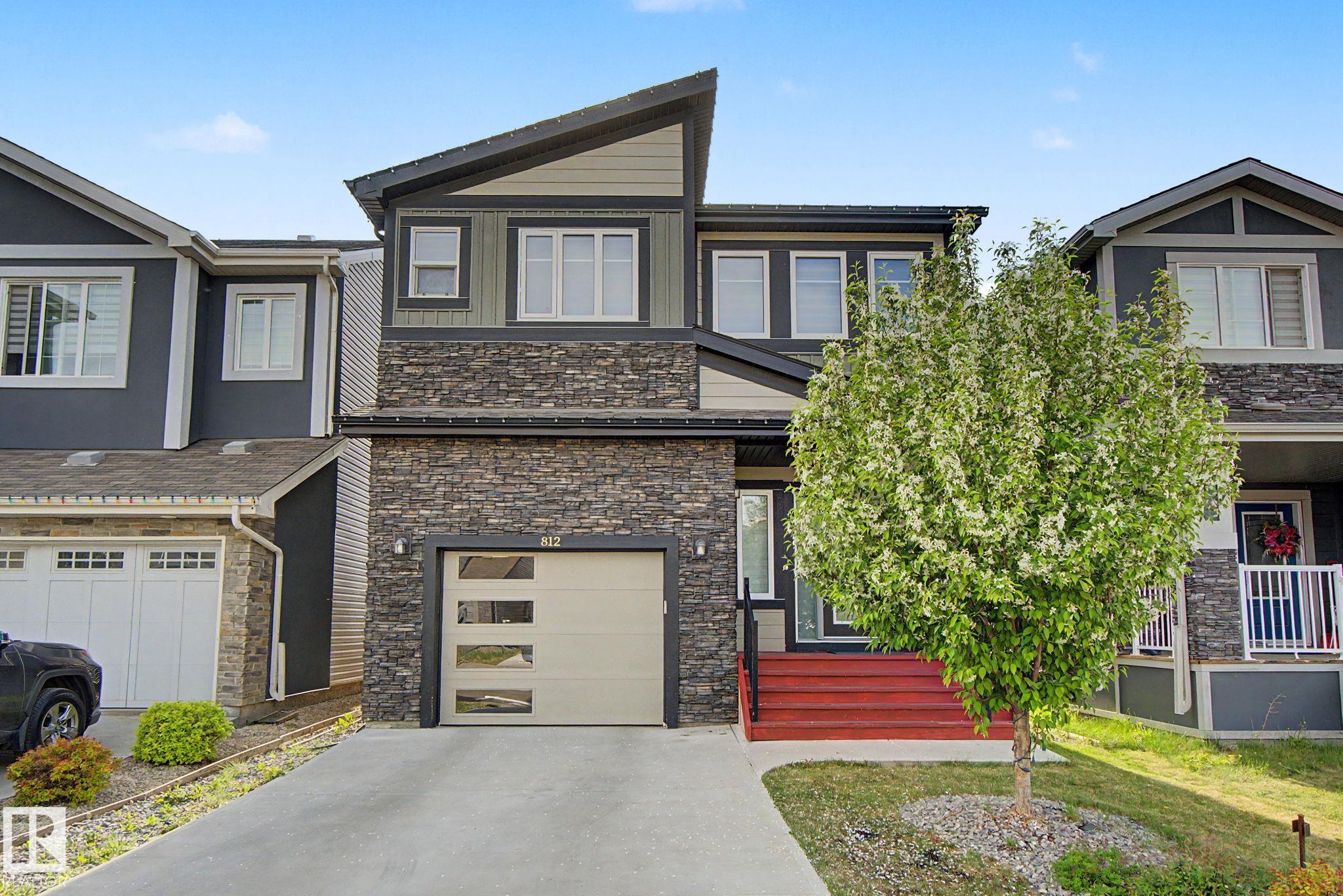812 176 Street, Edmonton, Alberta, T6W 2X3