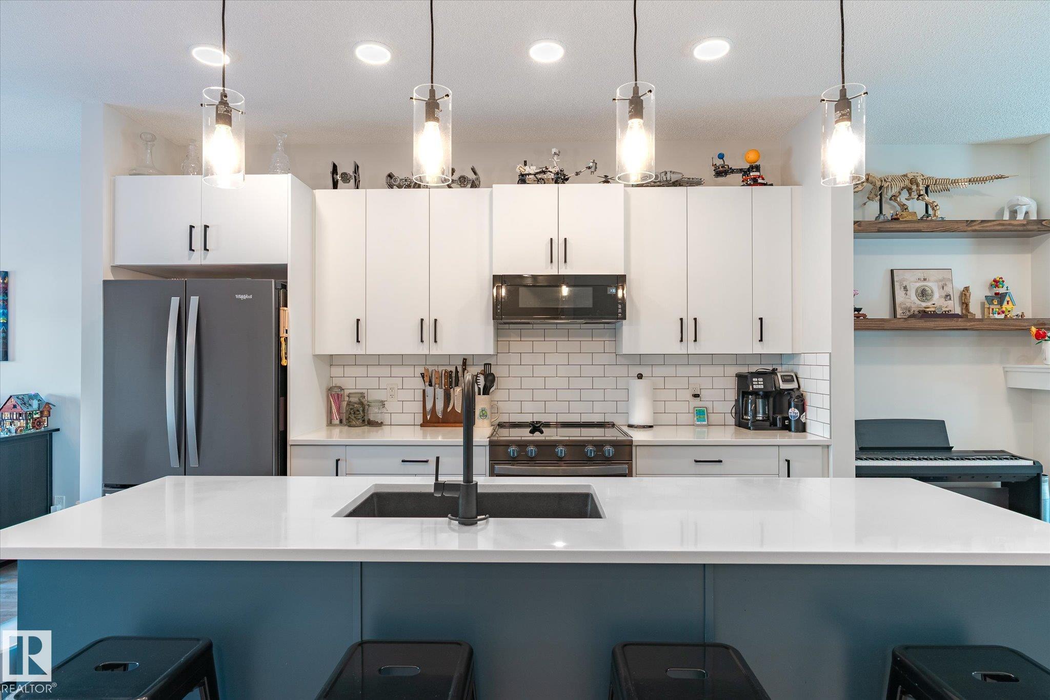 17487 77 Street, Edmonton, Alberta, T5Z 0R4