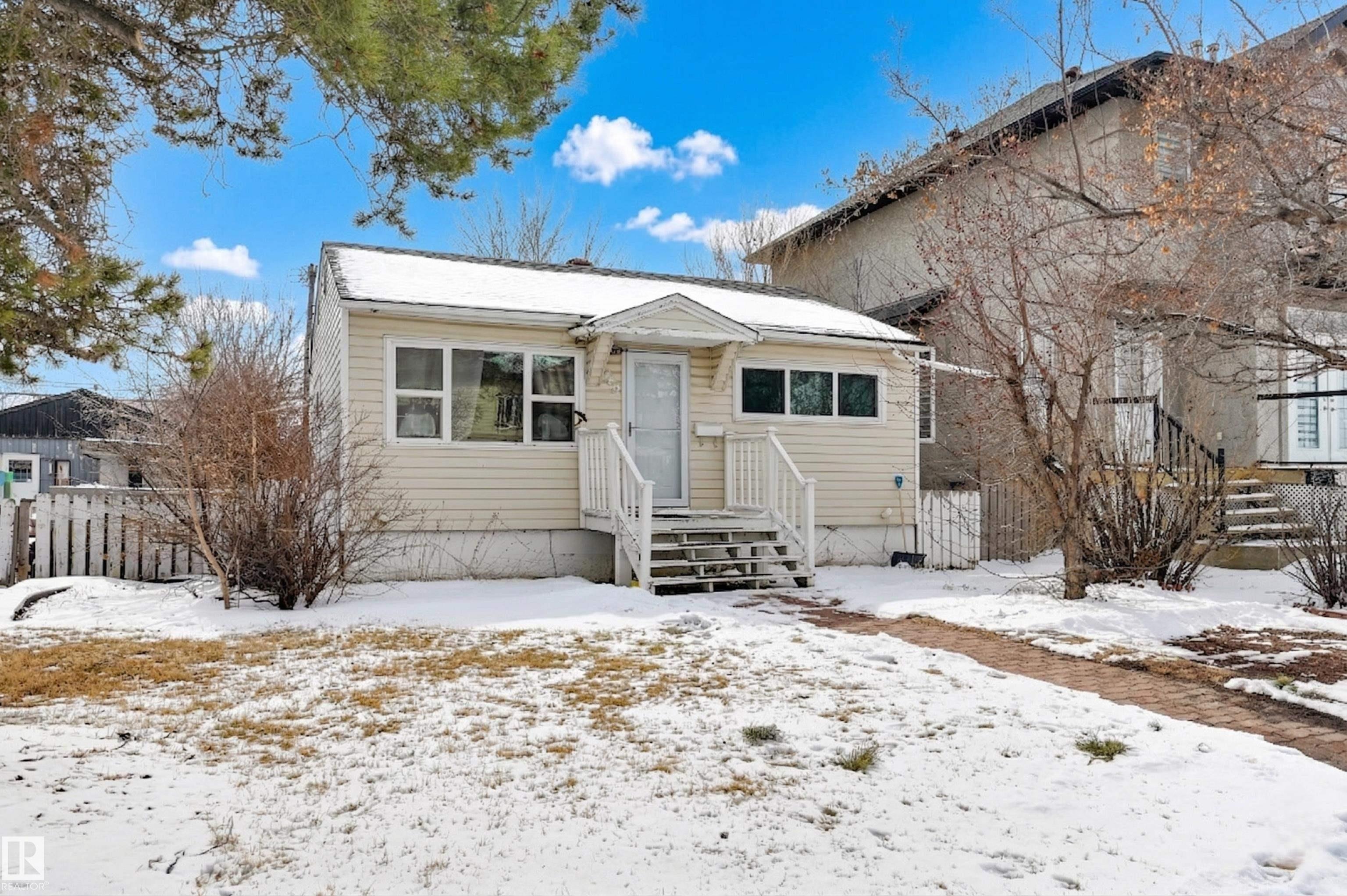 7449 83 Avenue, Edmonton, Alberta, T6B 0G8