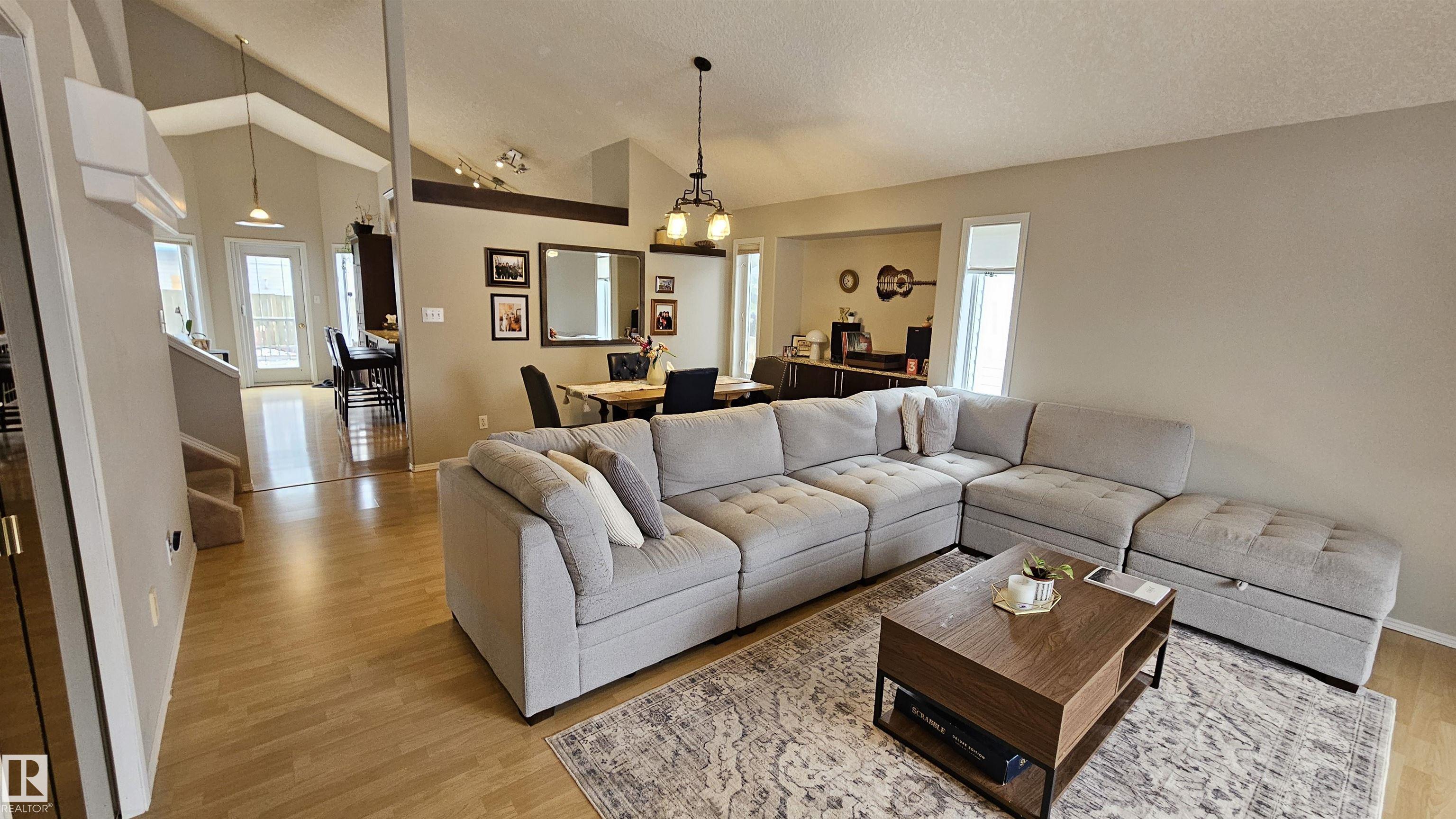 128 Chancery Point(e), Sherwood Park, Alberta, T8H 1Z4