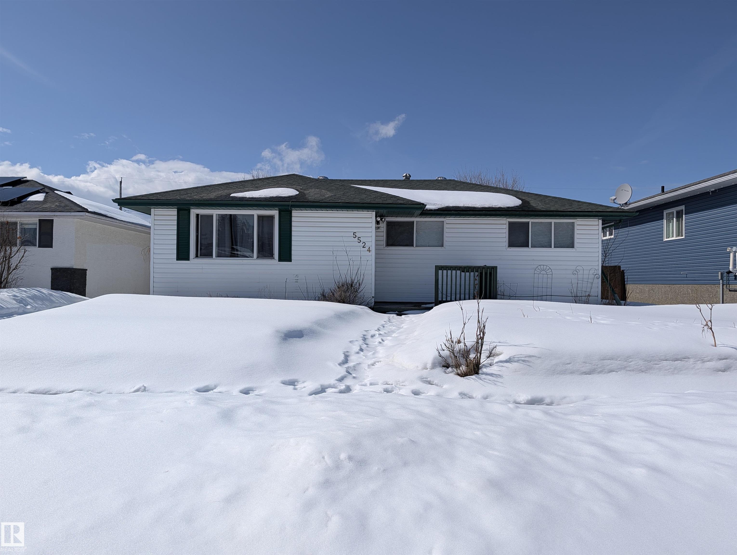 5524 47a Street, Whitecourt, Alberta, T7S 1A4