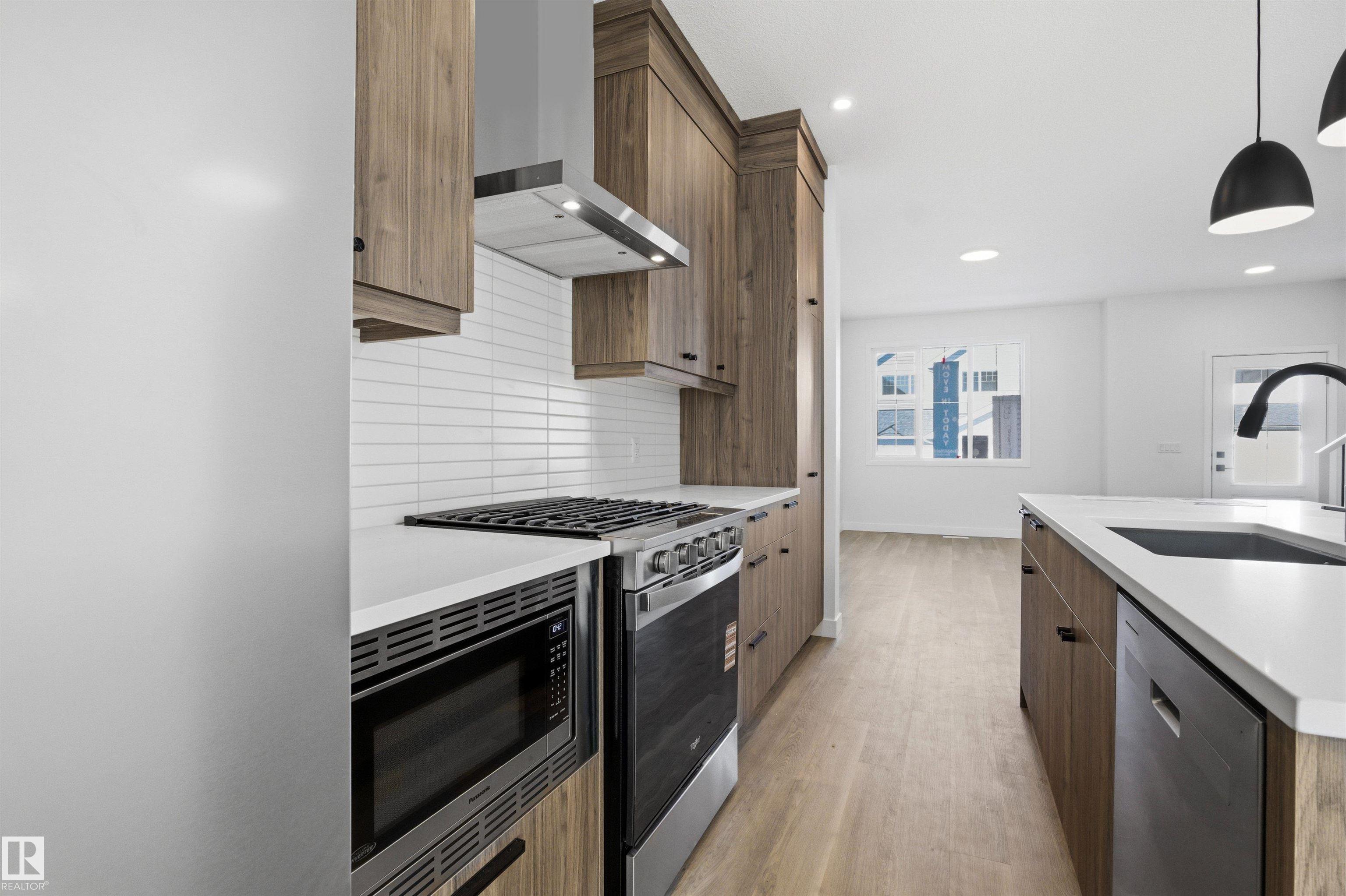 1227 Cristall Way, Edmonton, Alberta, T6W 5T1