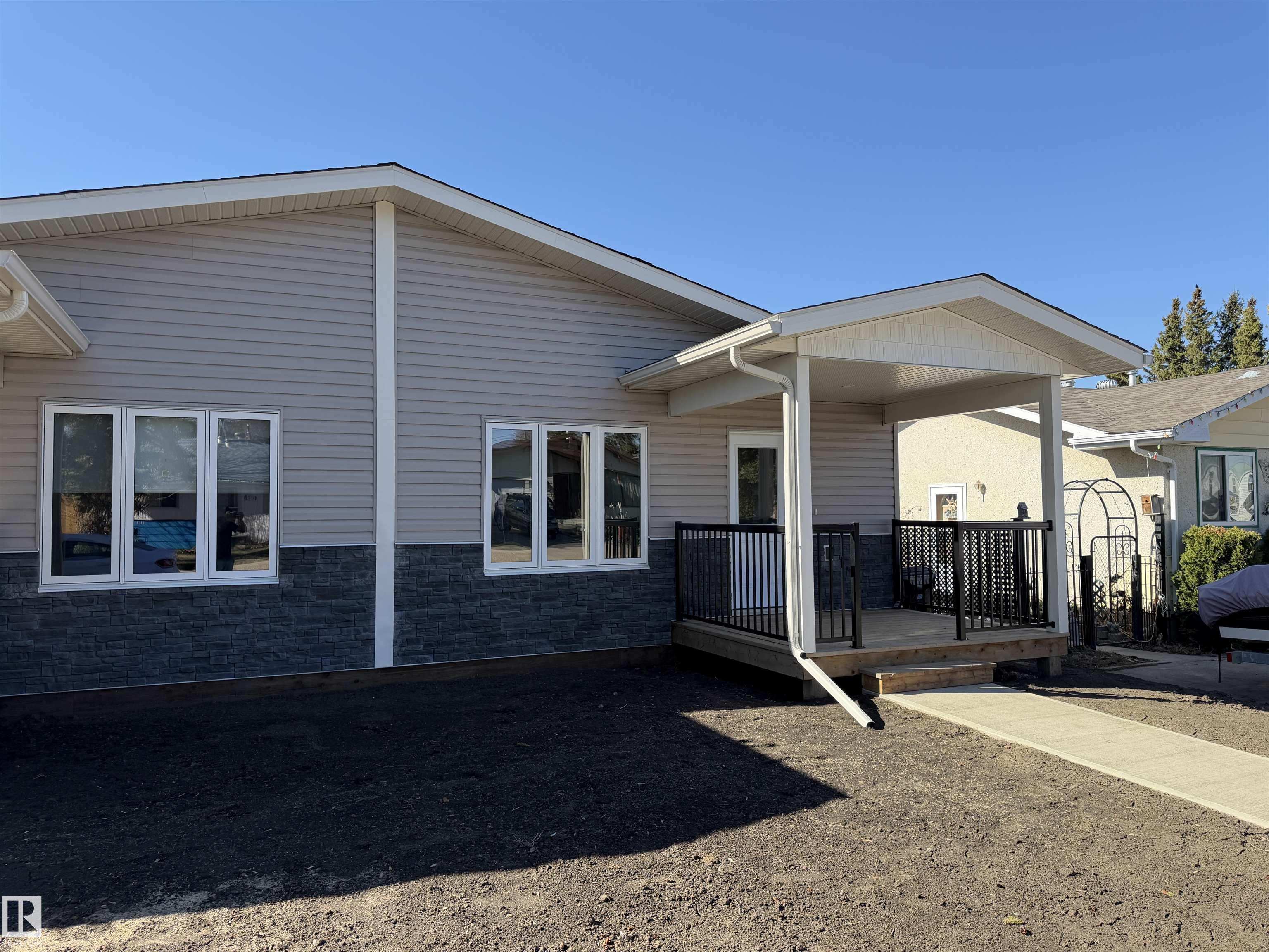 B 4313 54 Avenue, Barrhead, Alberta, T7N 1J8