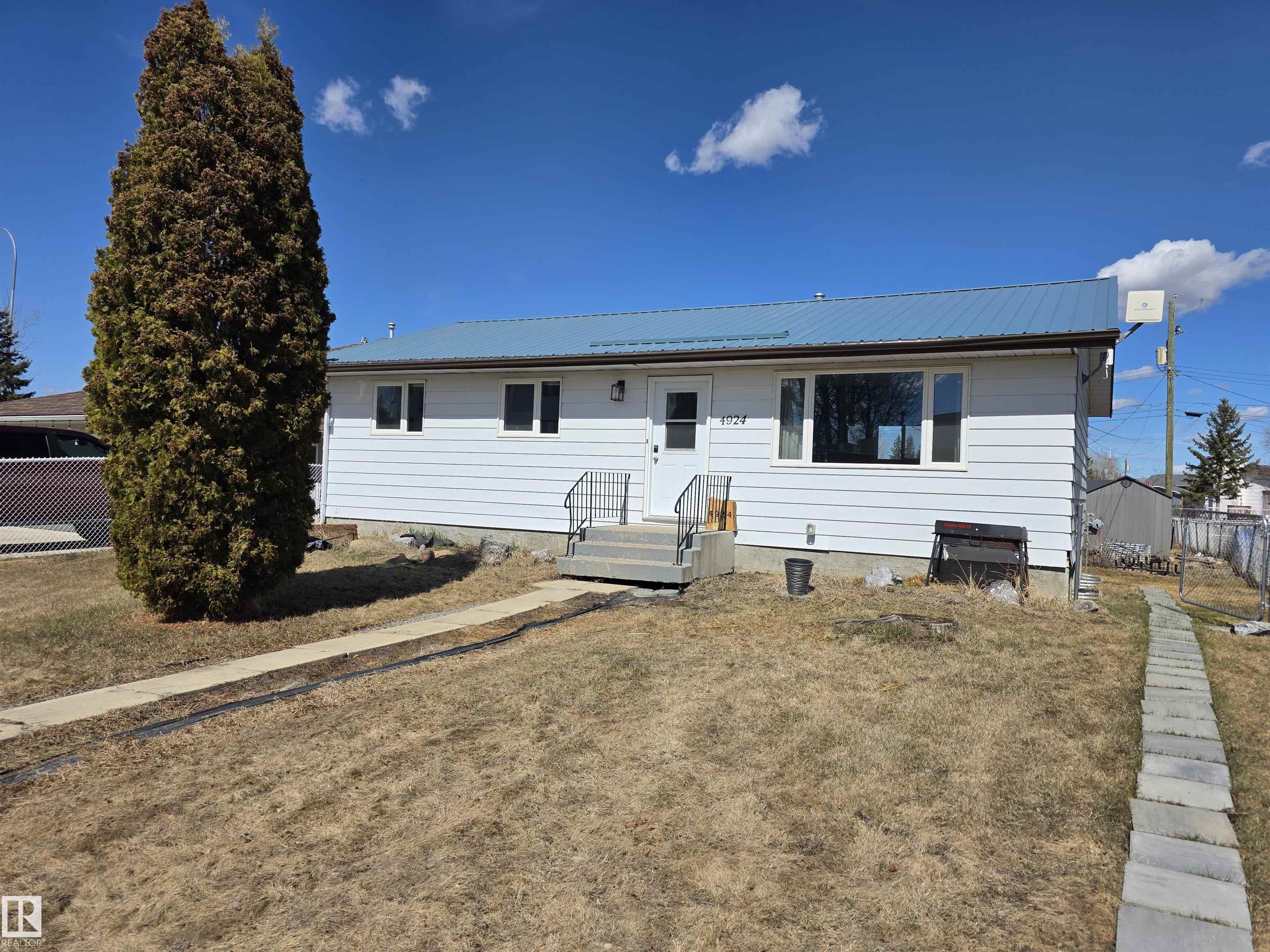 4924 50a Avenue, Entwistle, Alberta, T0E 0S0