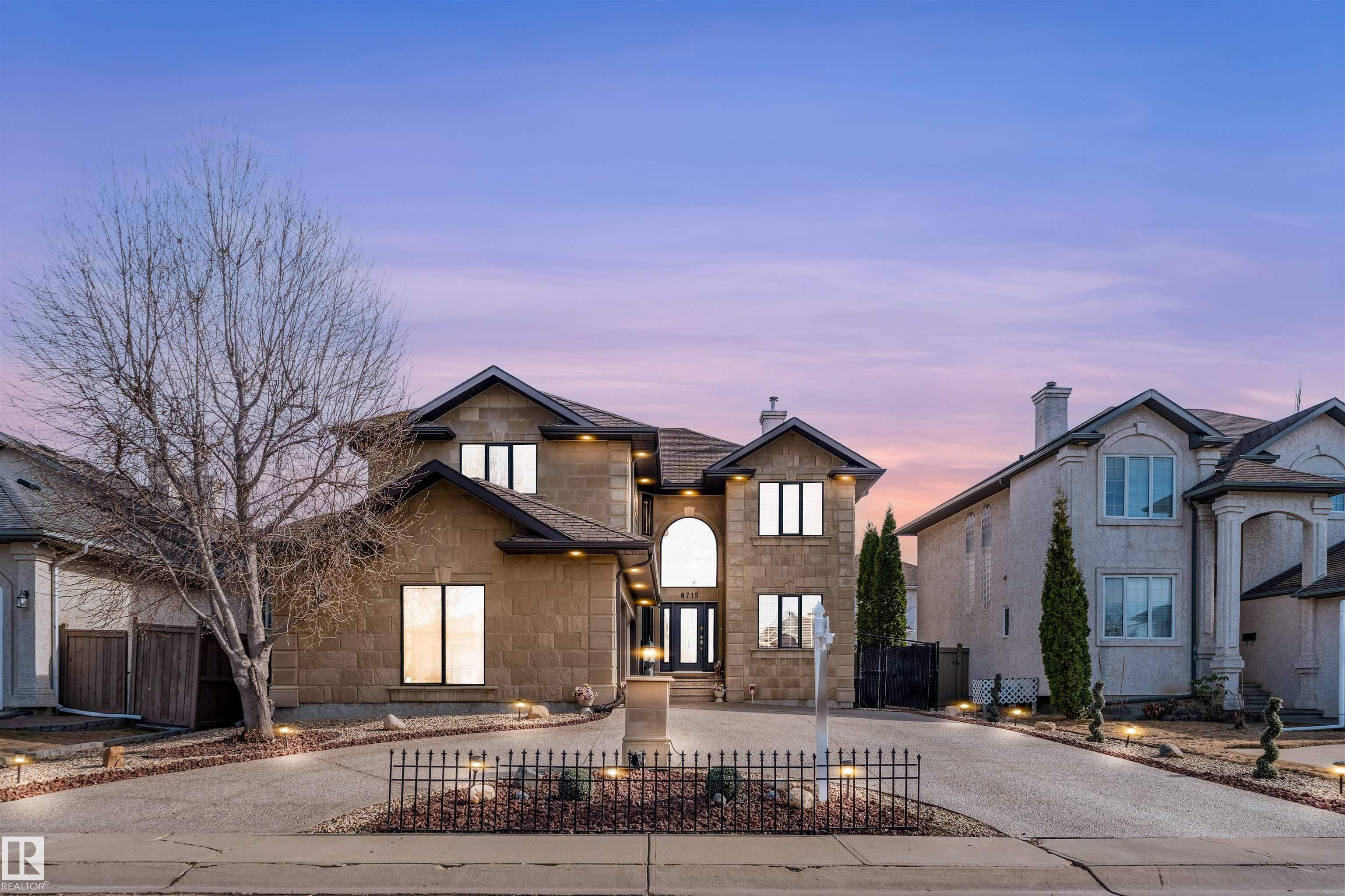 8715 160a Avenue, Edmonton, Alberta, T5Z 3K4