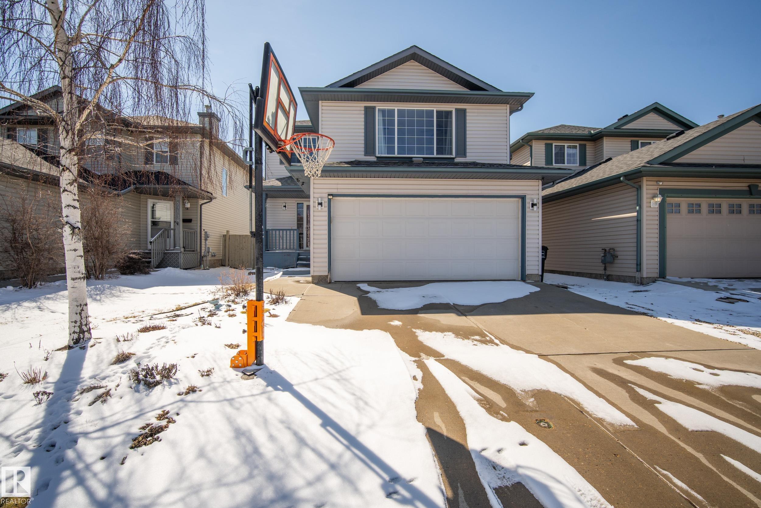 8915 7 Avenue, Edmonton, Alberta, T6X 1B7