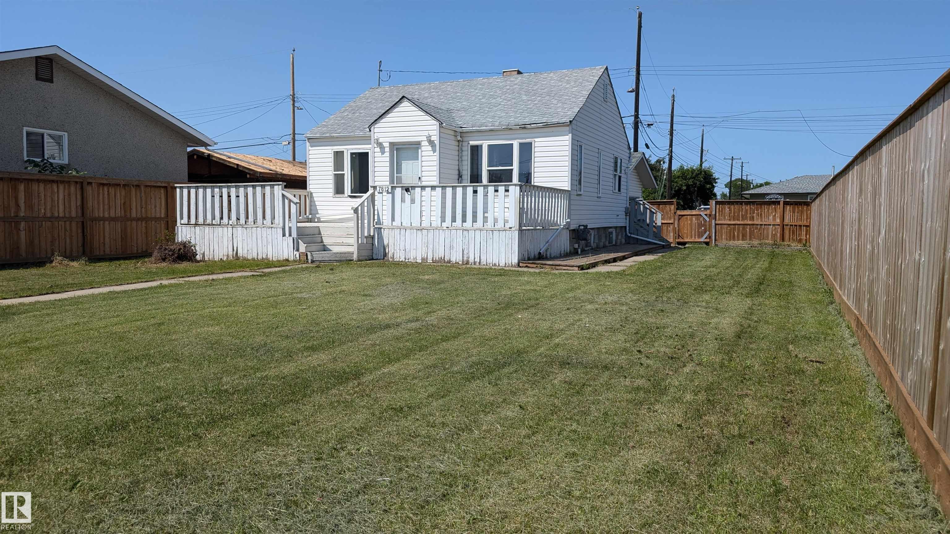 7812 128 Avenue, Edmonton, Alberta, T5C 1T7