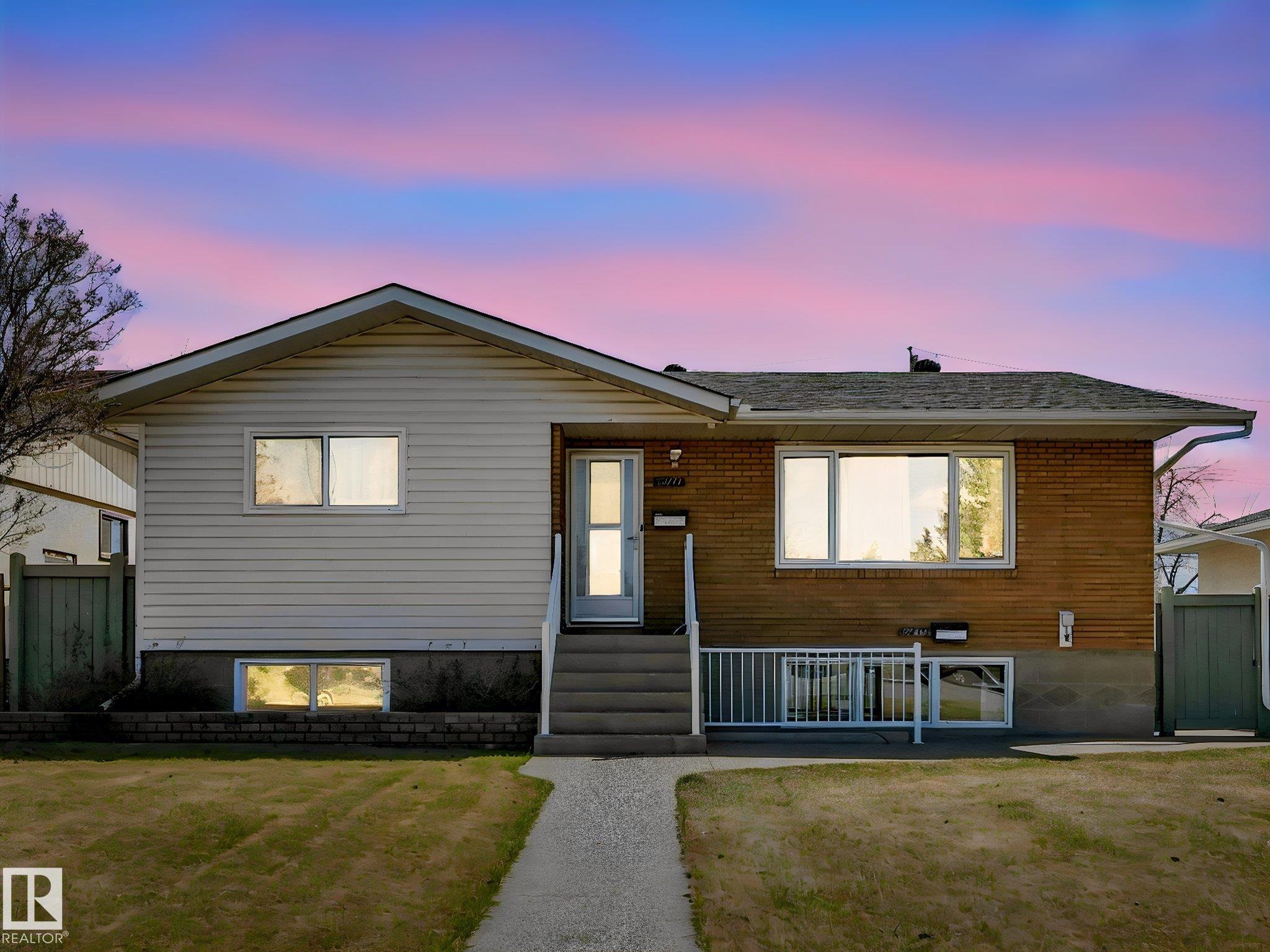 12715 95 Street, Edmonton, Alberta, T5E 3X8