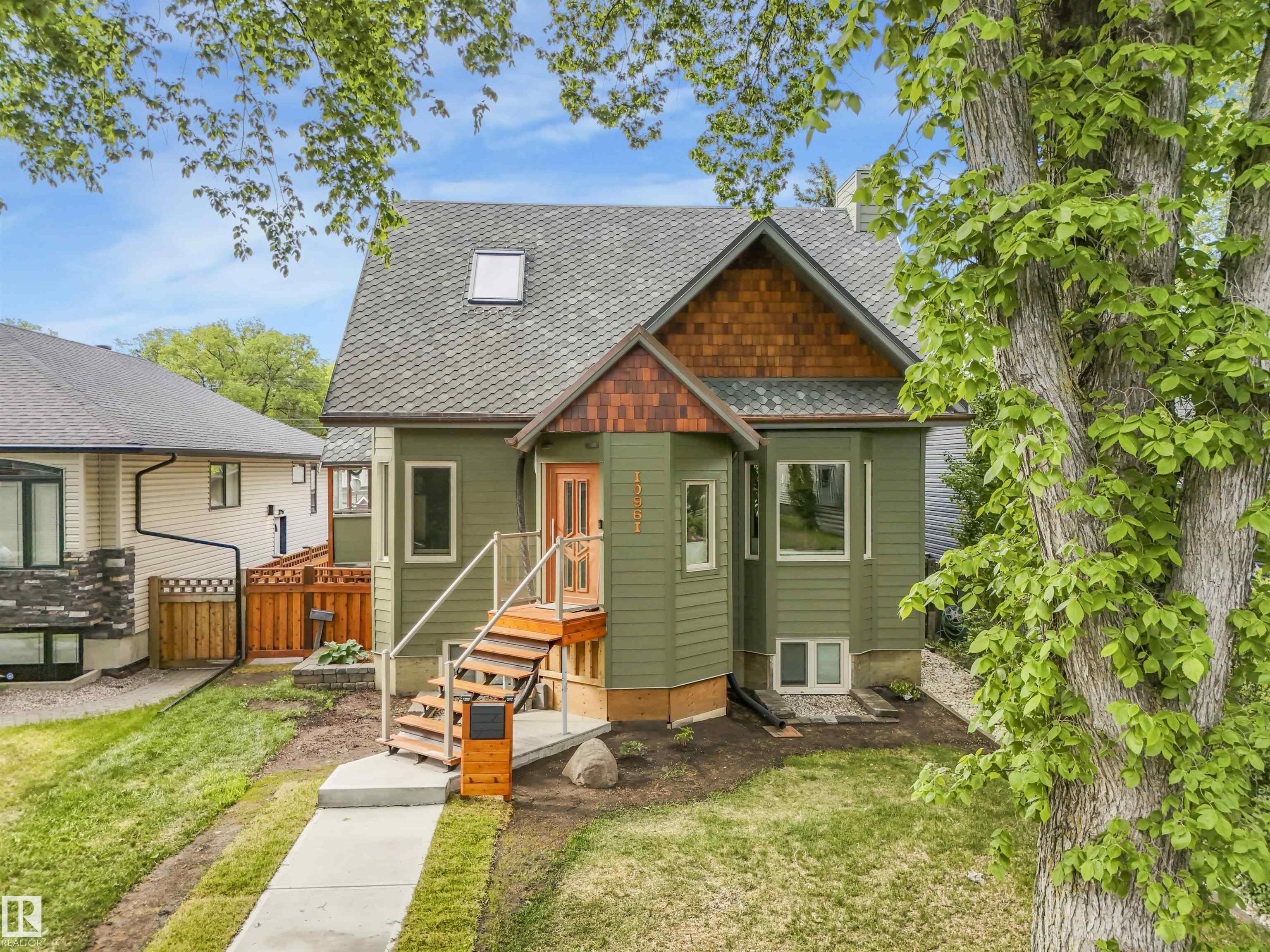 10961 75 Avenue, Edmonton, Alberta, T6G 0G8