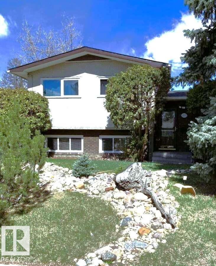 15212 86 Avenue, Edmonton, Alberta, T5R 4C3