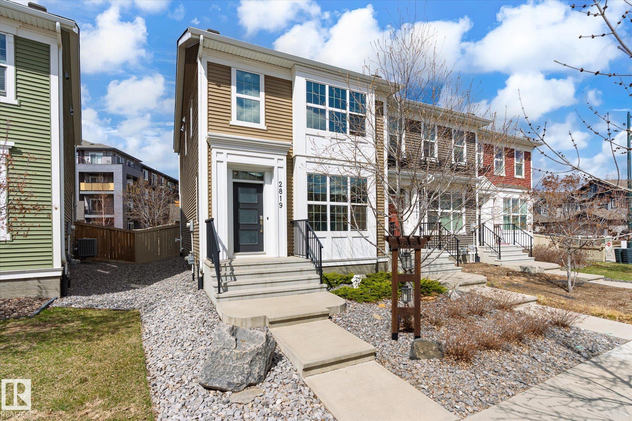 2819 Maple Way, Edmonton, Alberta, T6T 0Z7