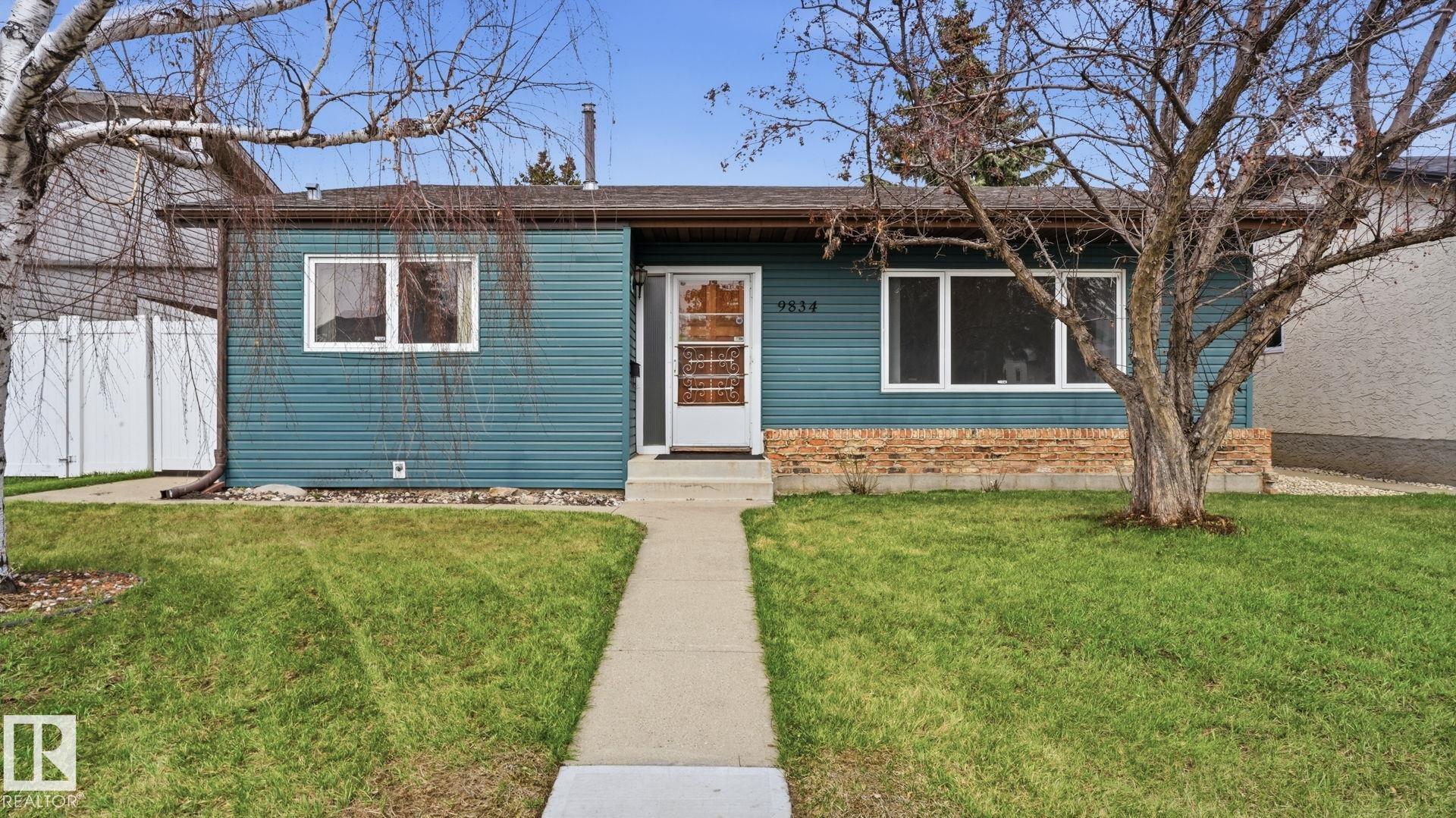 9834 167a Avenue, Edmonton, Alberta, T5X 2Z2