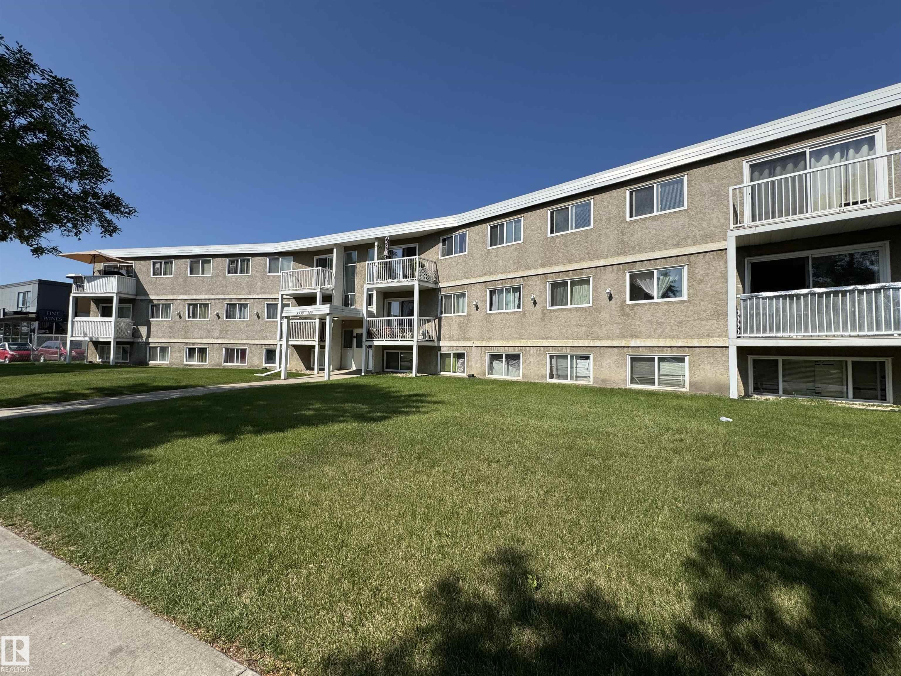 8930 149 Street, Edmonton, Alberta, T5R 1B8