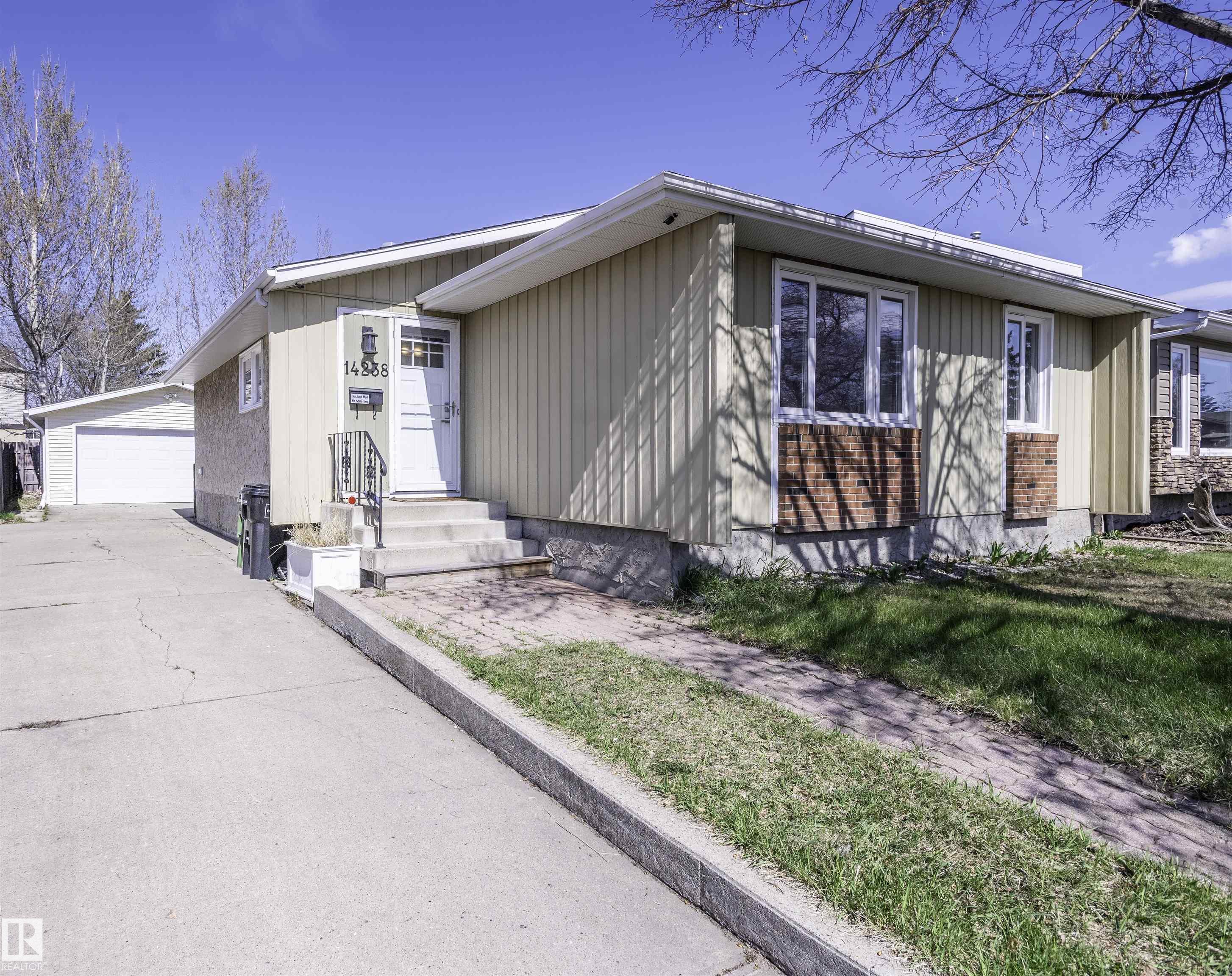 14238 22a Street, Edmonton, Alberta, T5Y 1E1