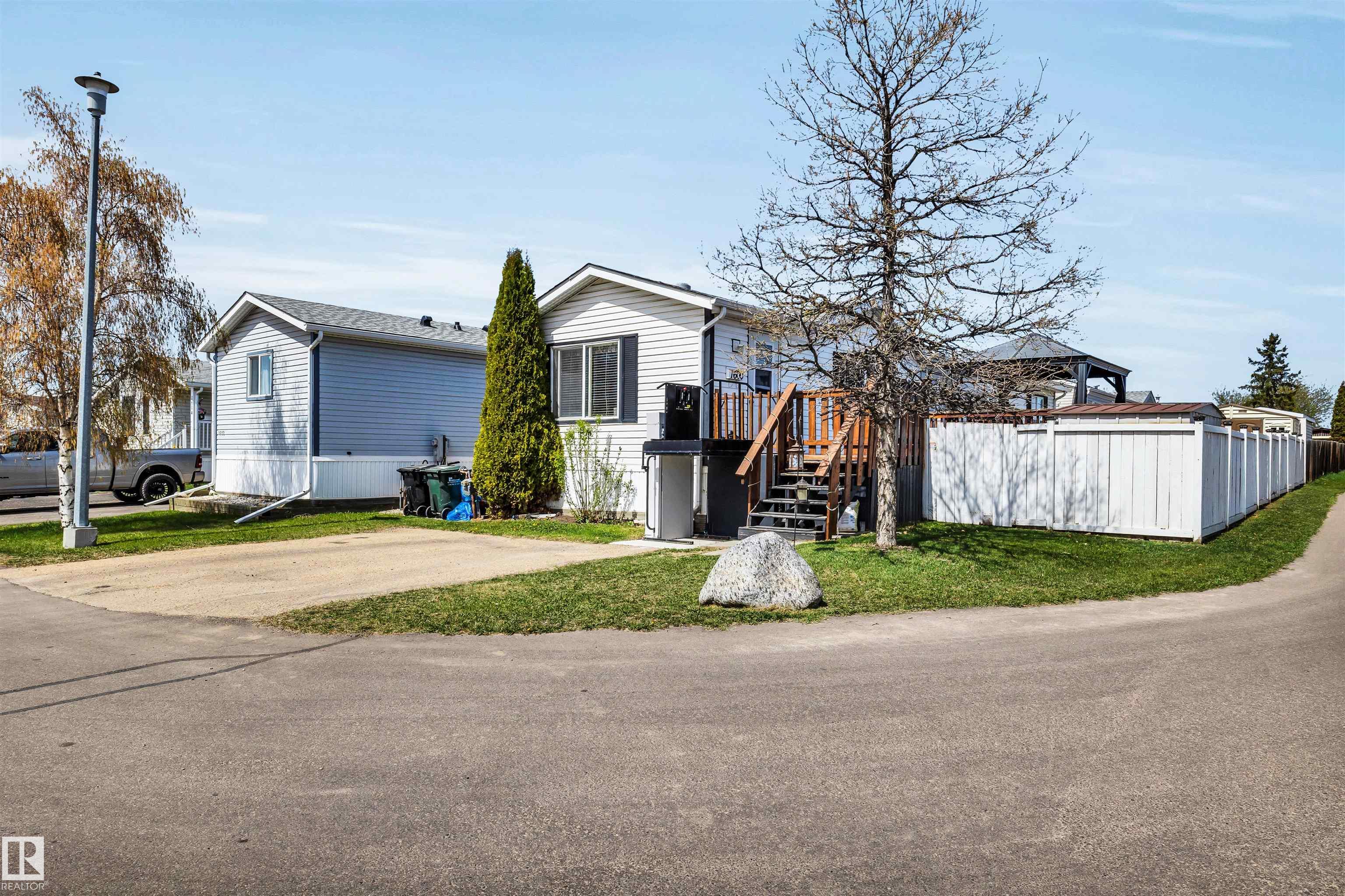 1600 Jubilee Crescent, Sherwood Park, Alberta, T8H 2J3