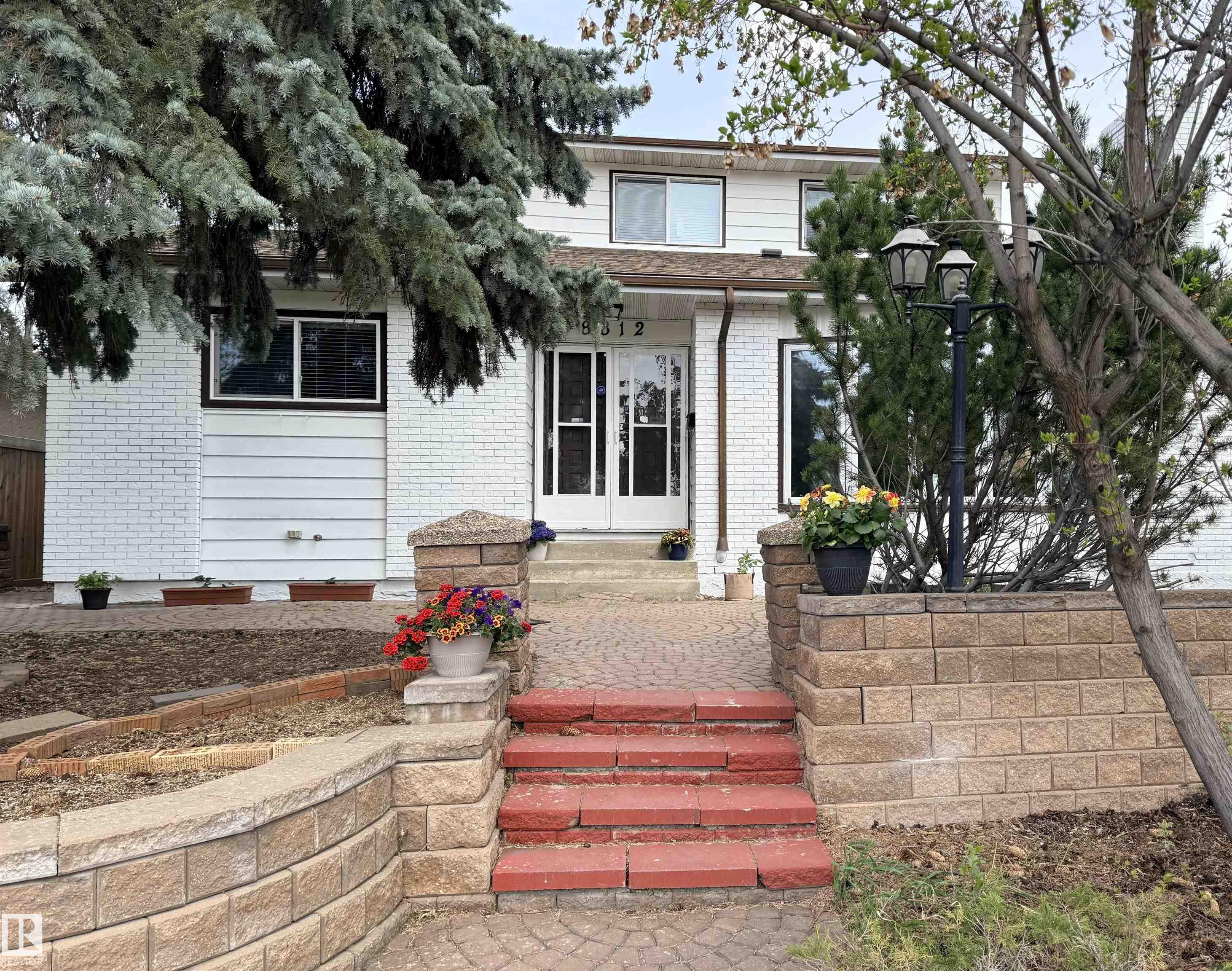 8812 135 Avenue, Edmonton, Alberta, T5E 1N3