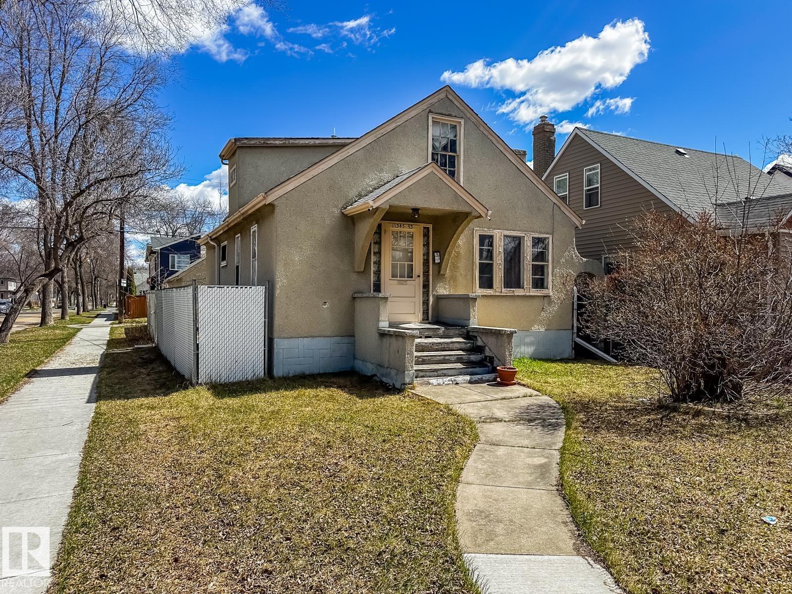 11345 93 Street, Edmonton, Alberta, T5G 1C3