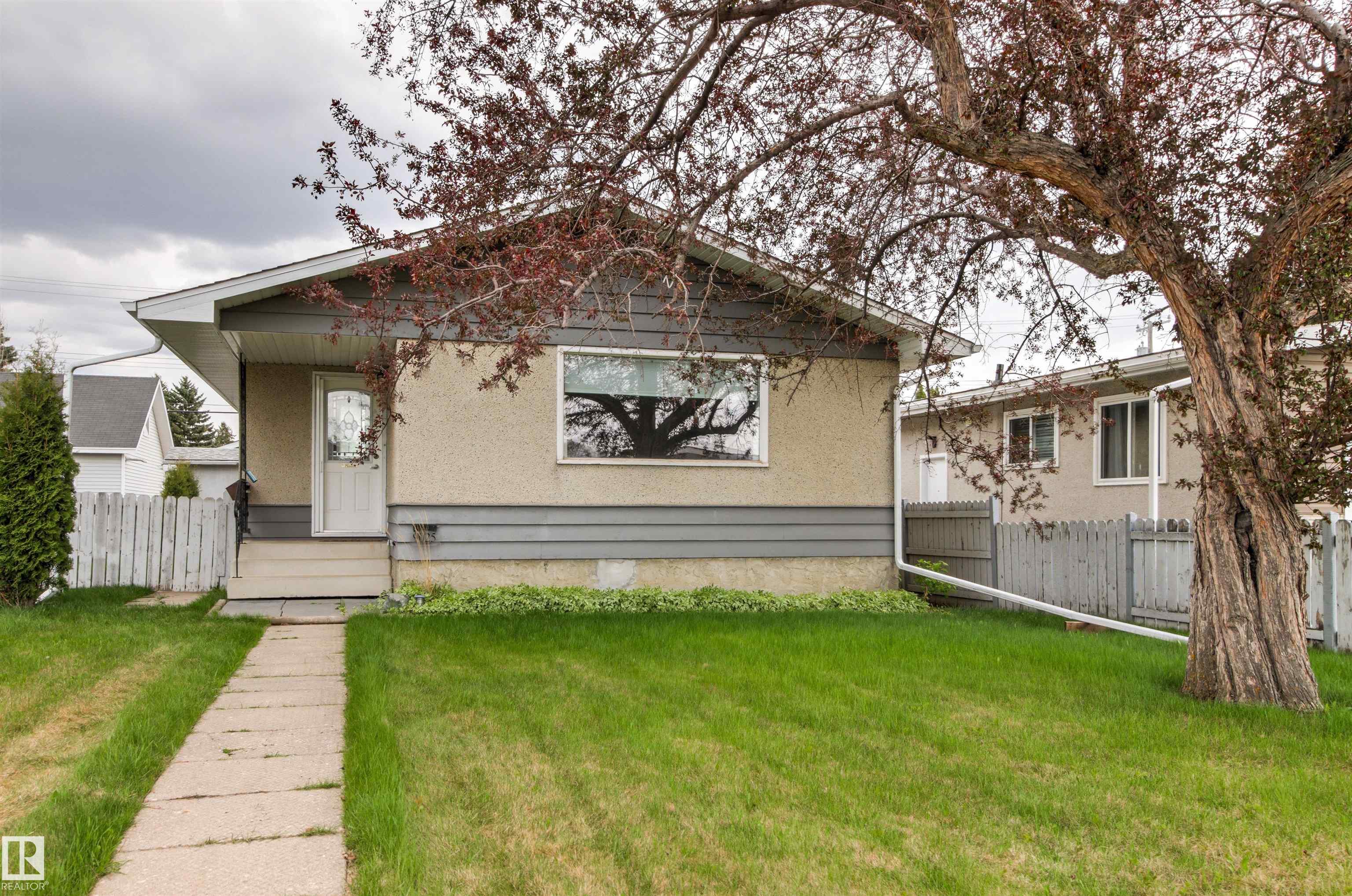 9025 152 Street, Edmonton, Alberta, T5R 1M2