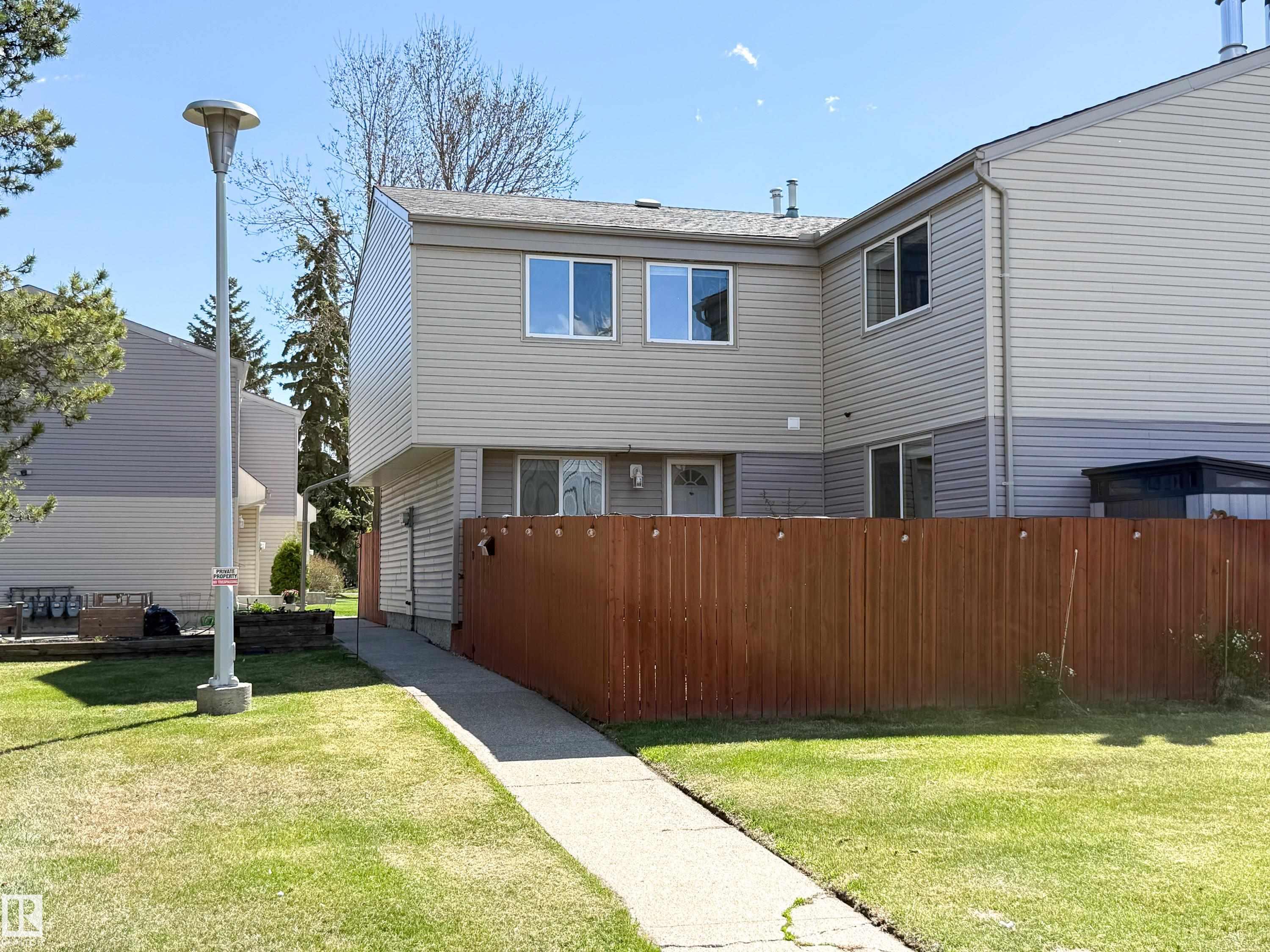 5642 148 Street, Edmonton, Alberta, T6H 4T8