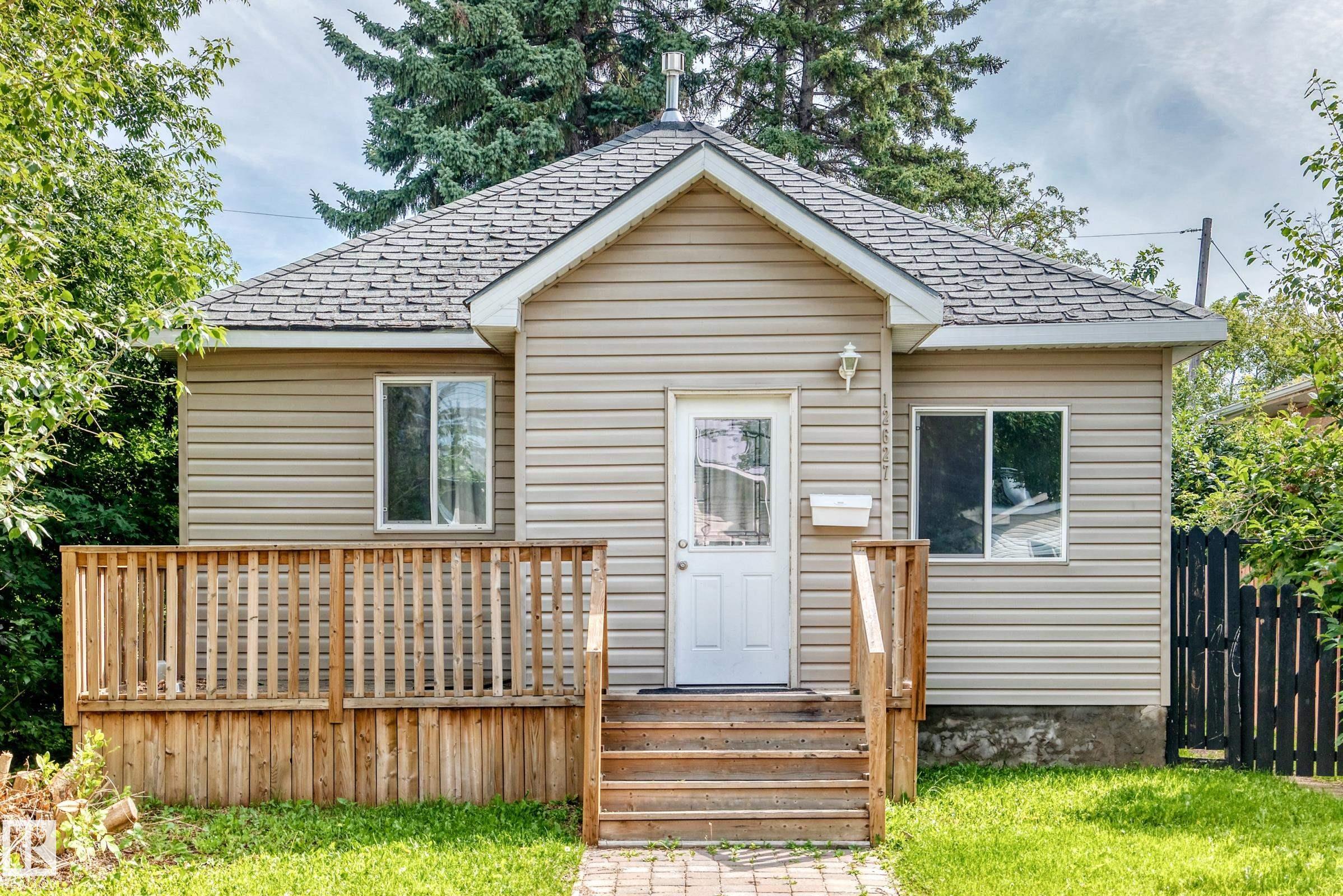 12627 71 Street, Edmonton, Alberta, T5C 0L8