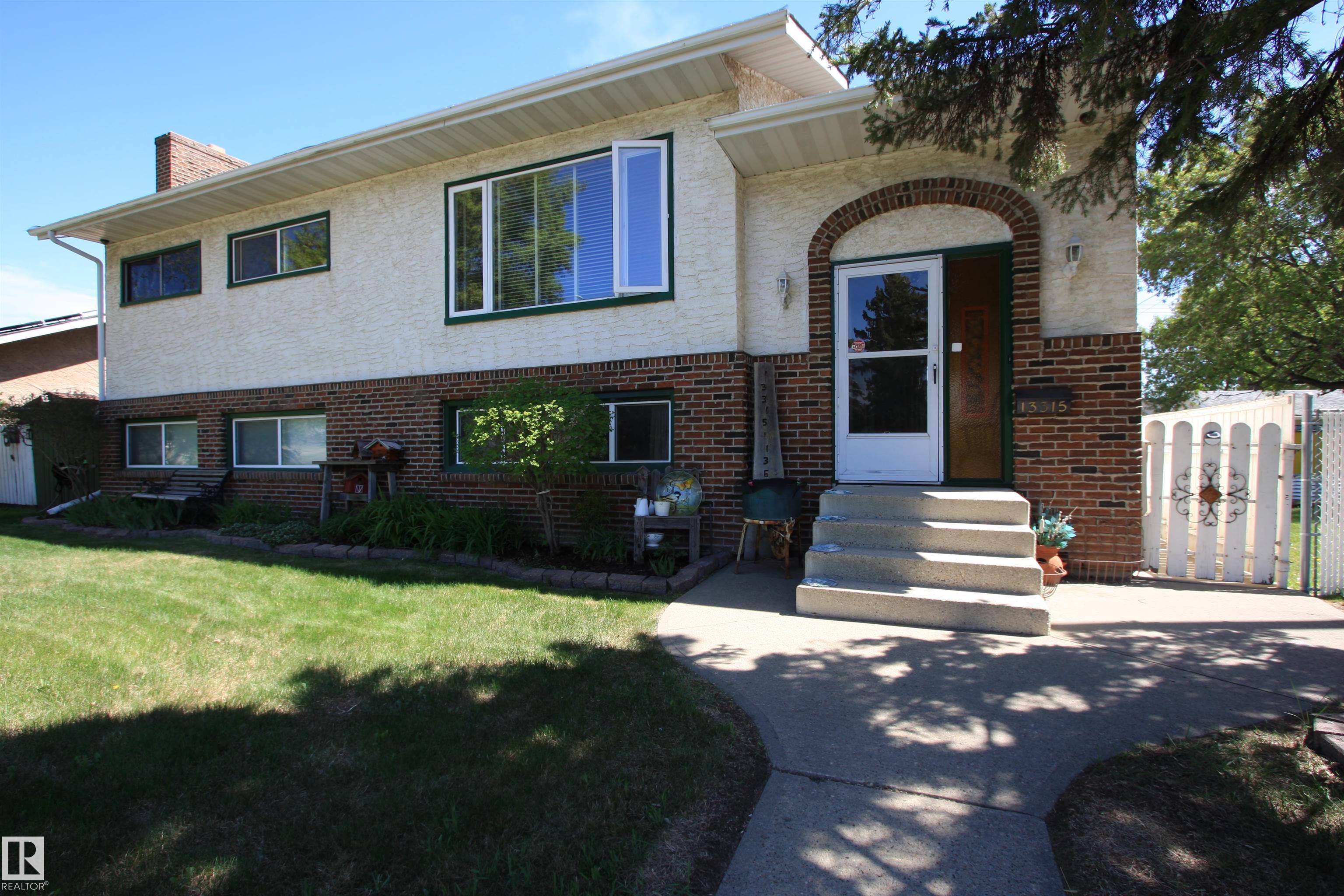 13315 136 Street, Edmonton, Alberta, T5L 1Z8