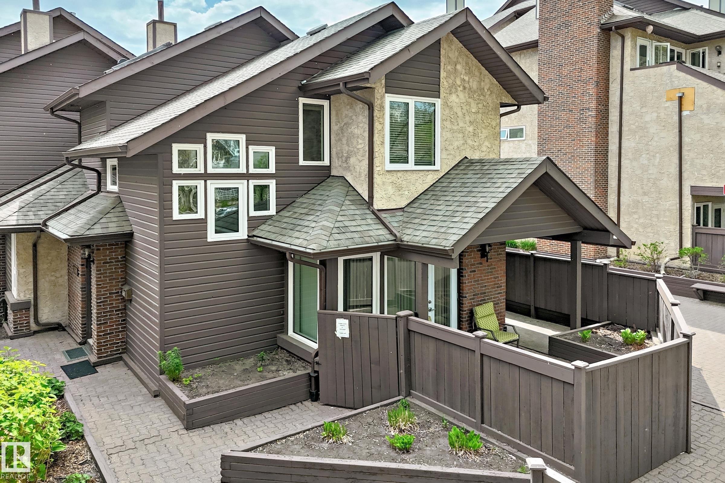 7930 111 Street, Edmonton, Alberta, T6G 2R2