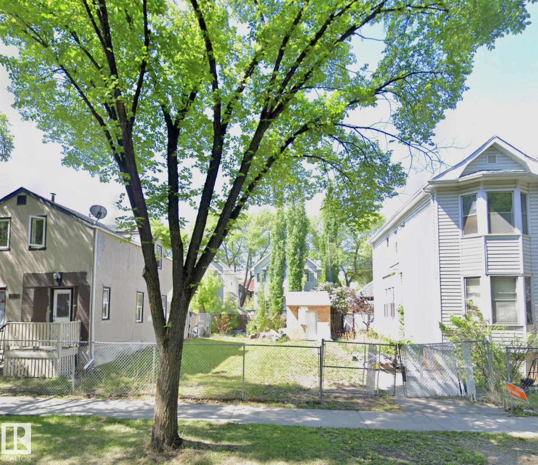10858 92 Street, Edmonton, Alberta, T5H 1V8