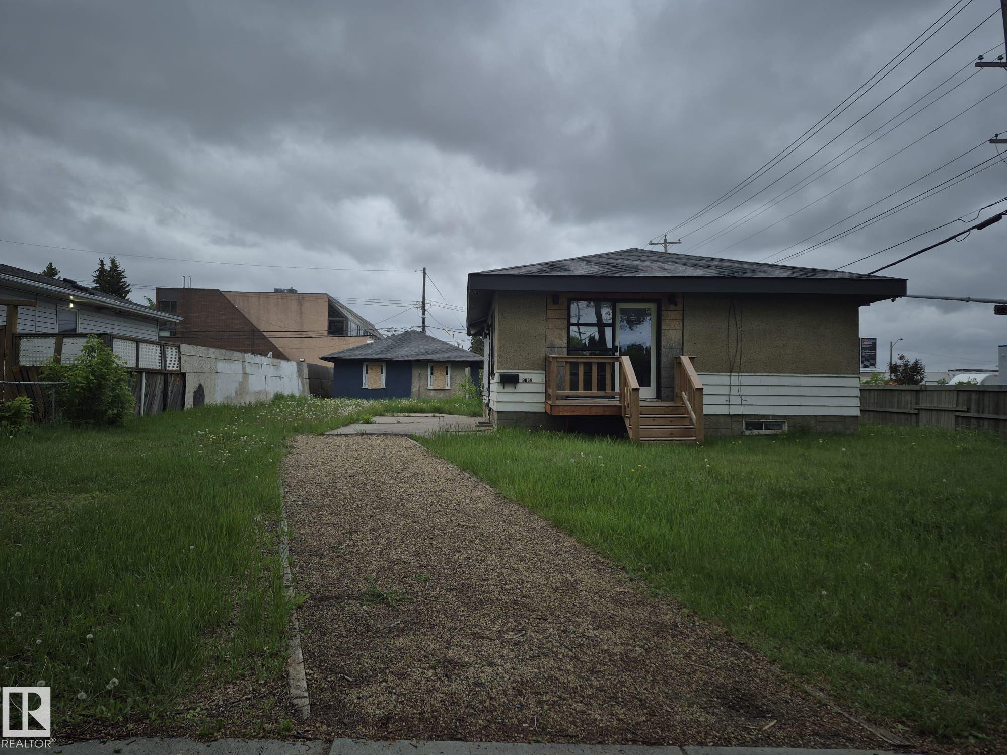 9859 67 Avenue, Edmonton, Alberta, T6E 0P3