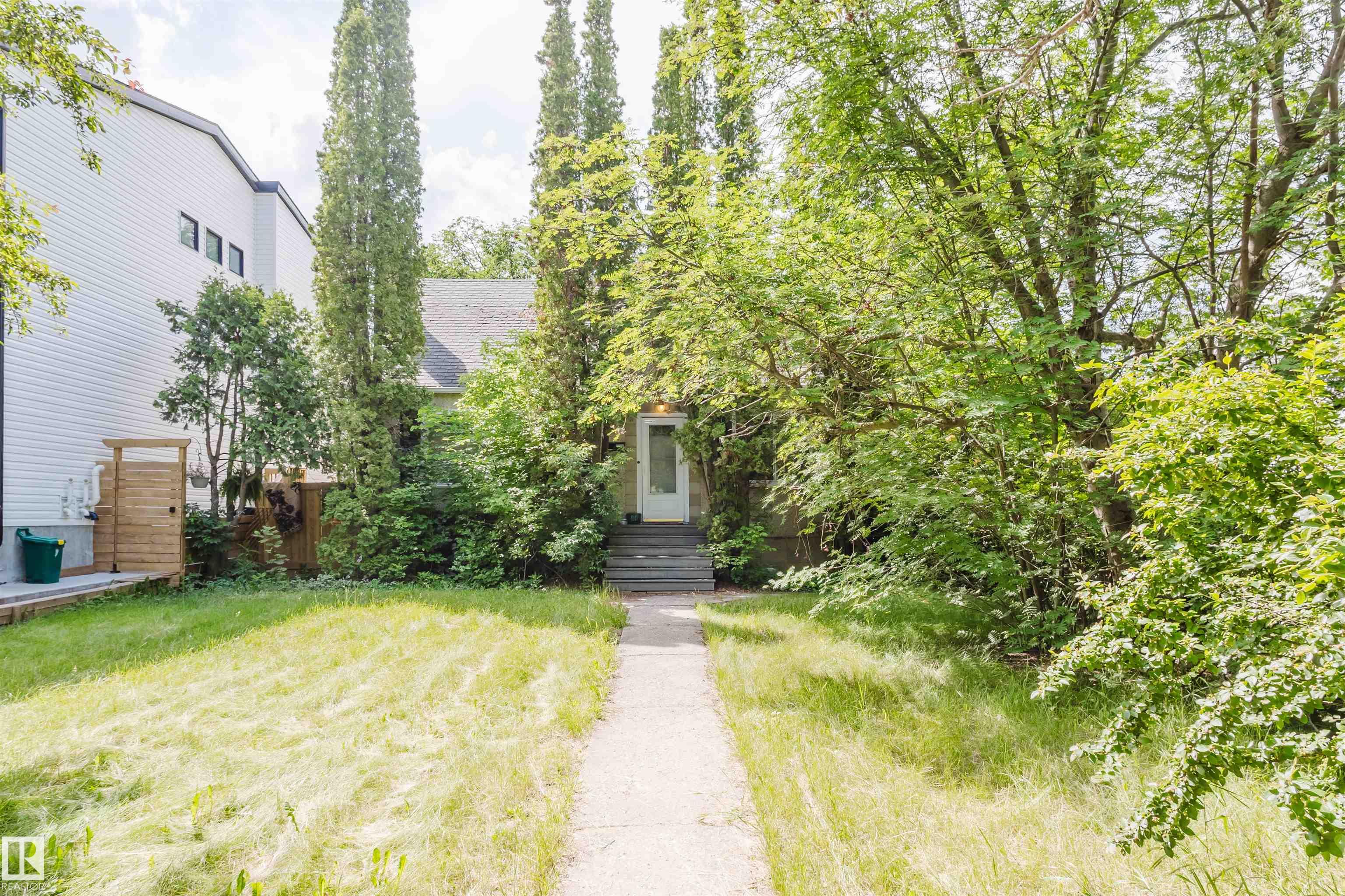7230 112 Street, Edmonton, Alberta, T6G 1J3