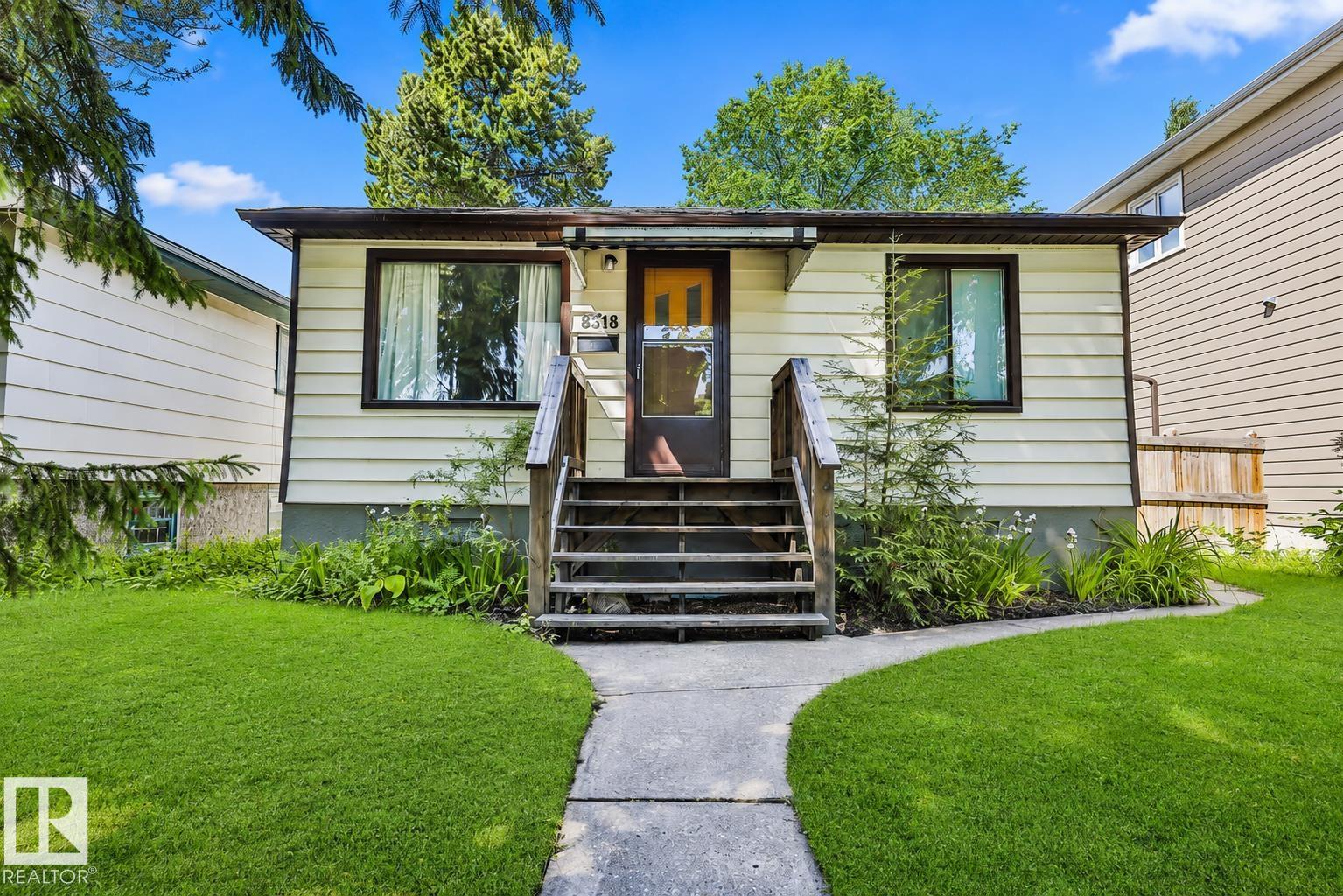8318 80 Avenue, Edmonton, Alberta, T6C 0T1