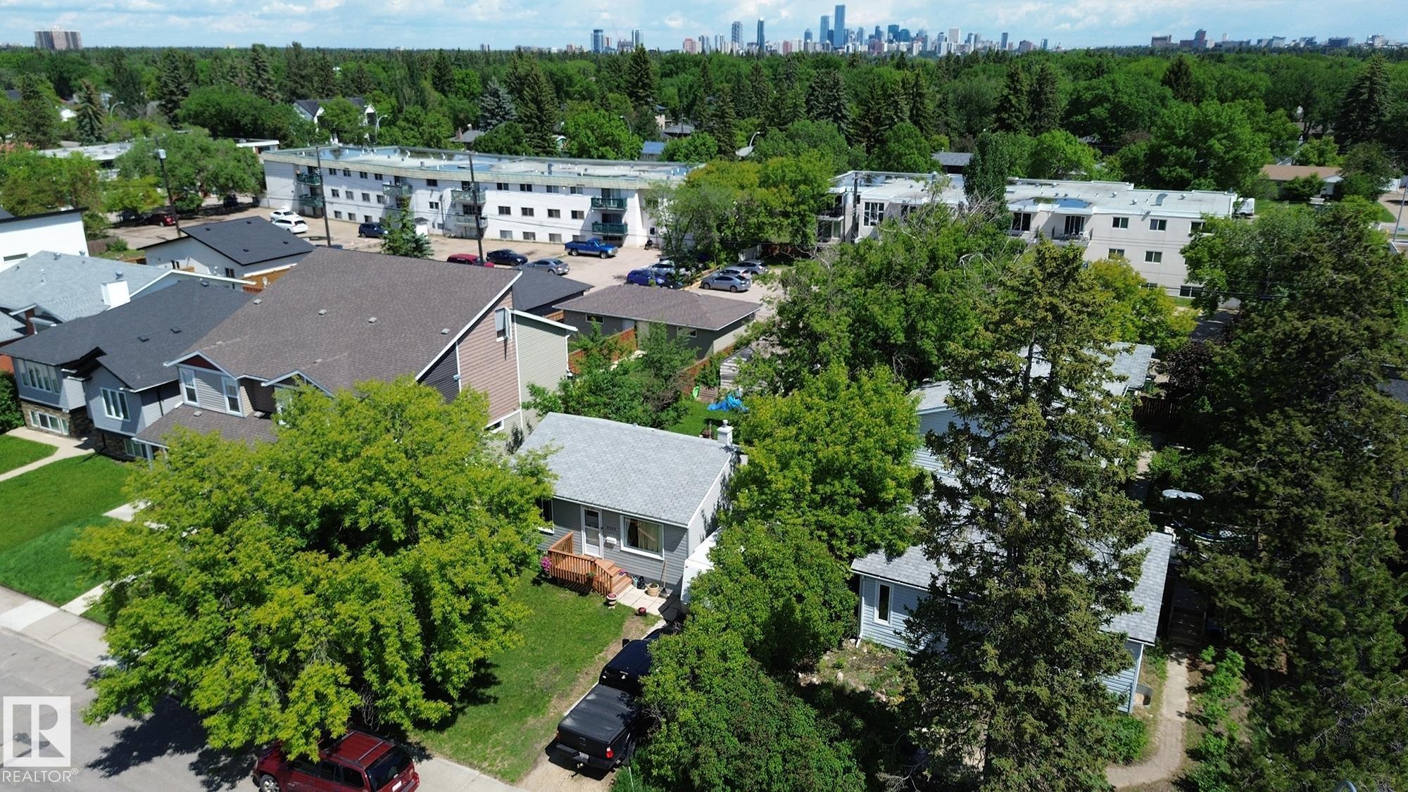 9209 150 Street, Edmonton, Alberta, T5R 1G4
