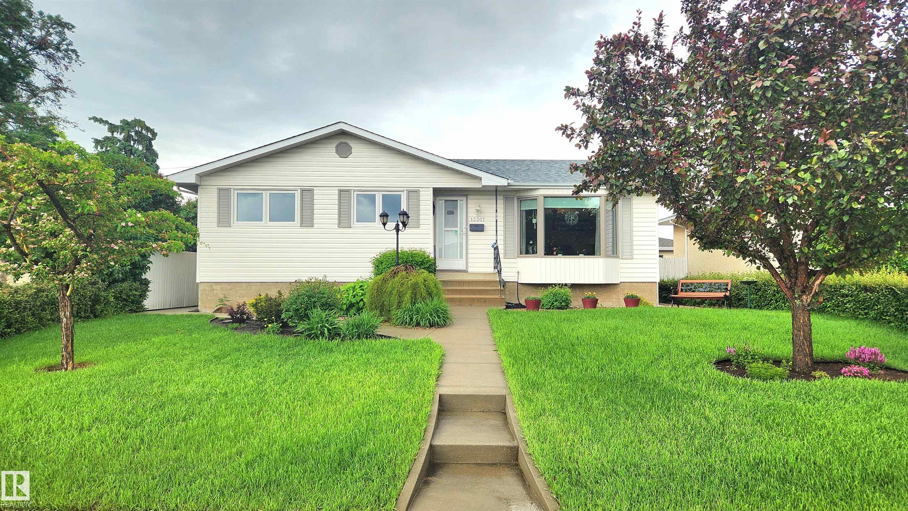 13307 Delwood Road, Edmonton, Alberta, T5C 3B5