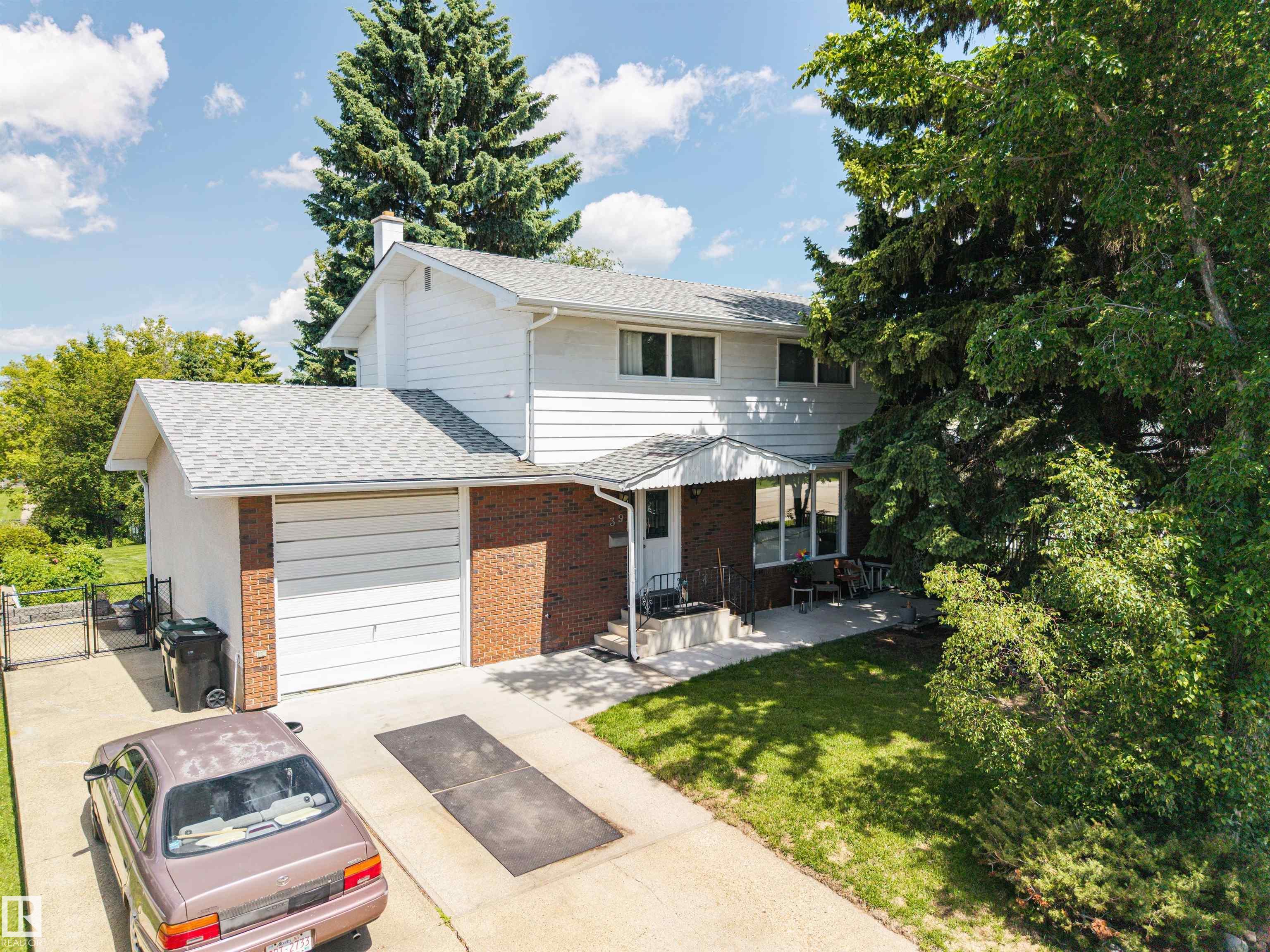 39 Manor Drive, Sherwood Park, Alberta, T8A 0P9
