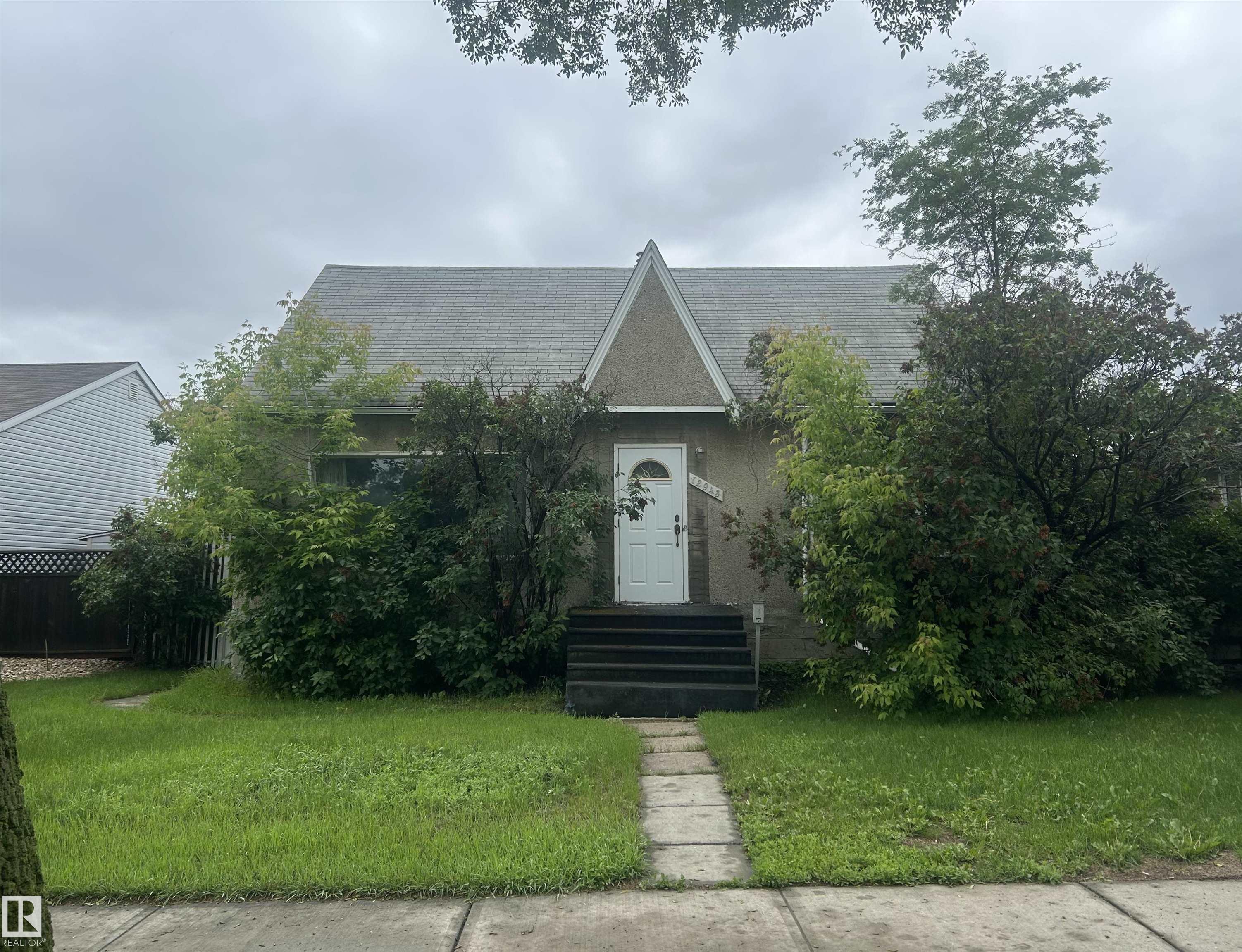 12943 Sherbrooke Avenue, Edmonton, Alberta, T5L 4E6