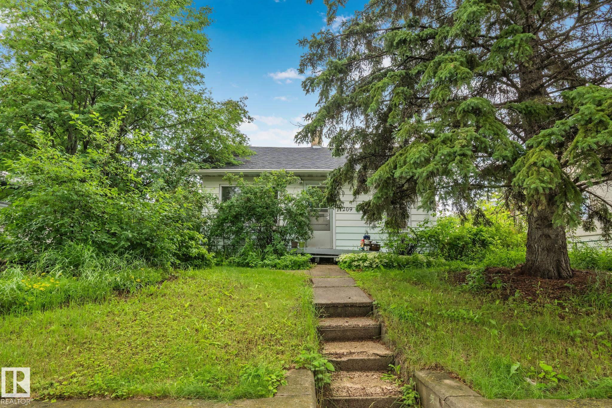 11209 38 Street, Edmonton, Alberta, T5W 2G3