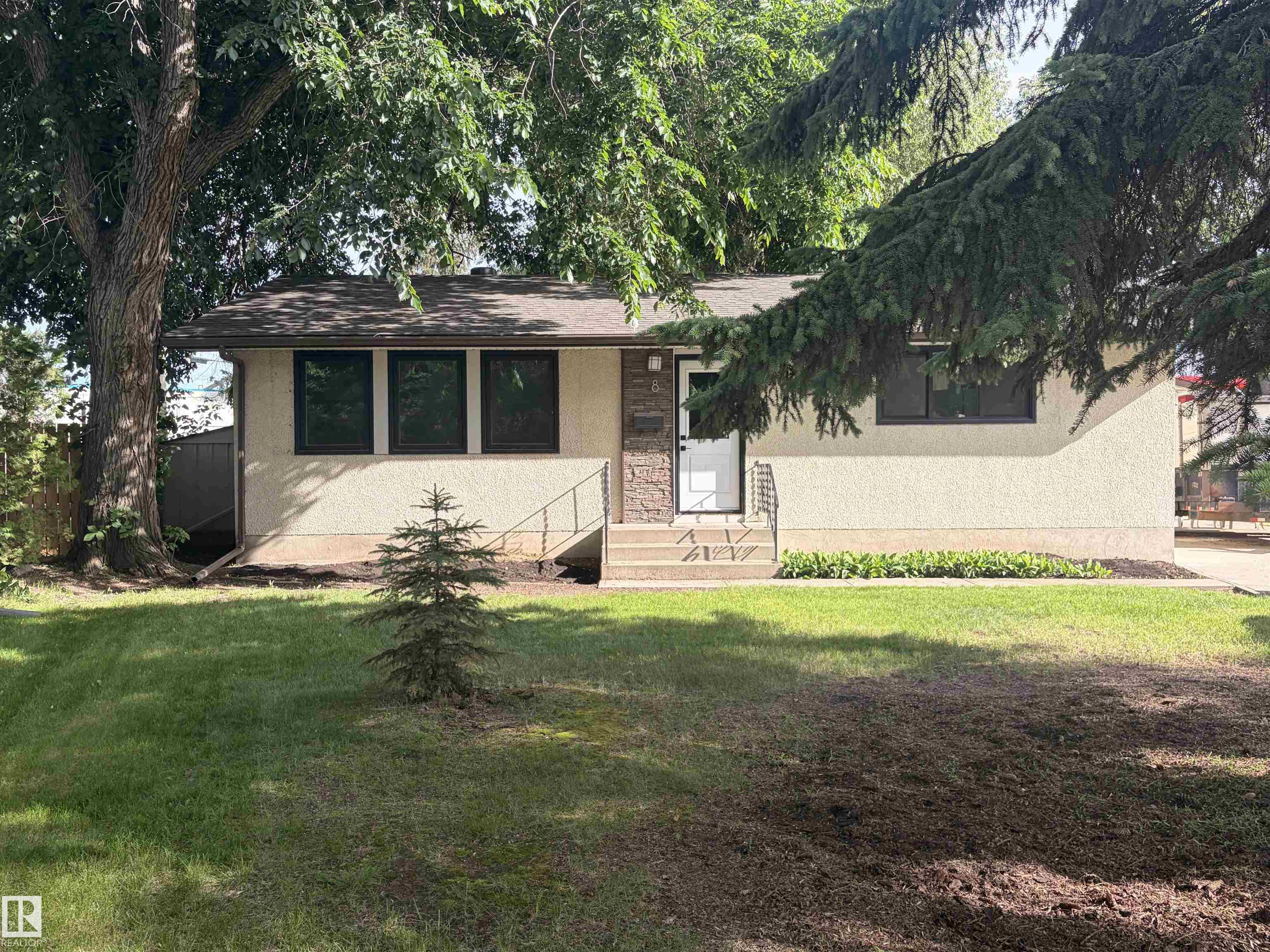 8 Savoy Place, St. Albert, Alberta, T8N 0J3