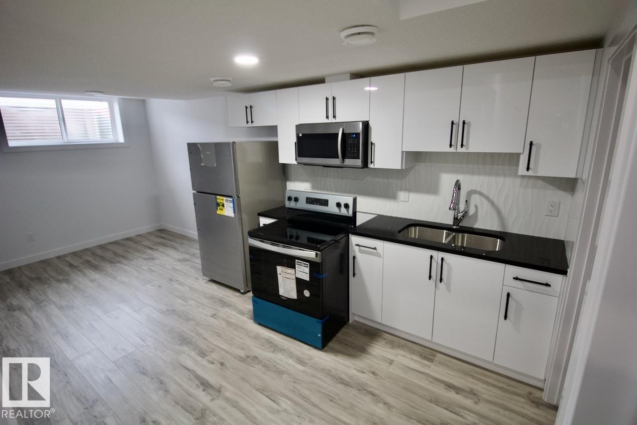 Bsmt 8853 Carson Way Sw, Edmonton, Alberta, T6W 5B8