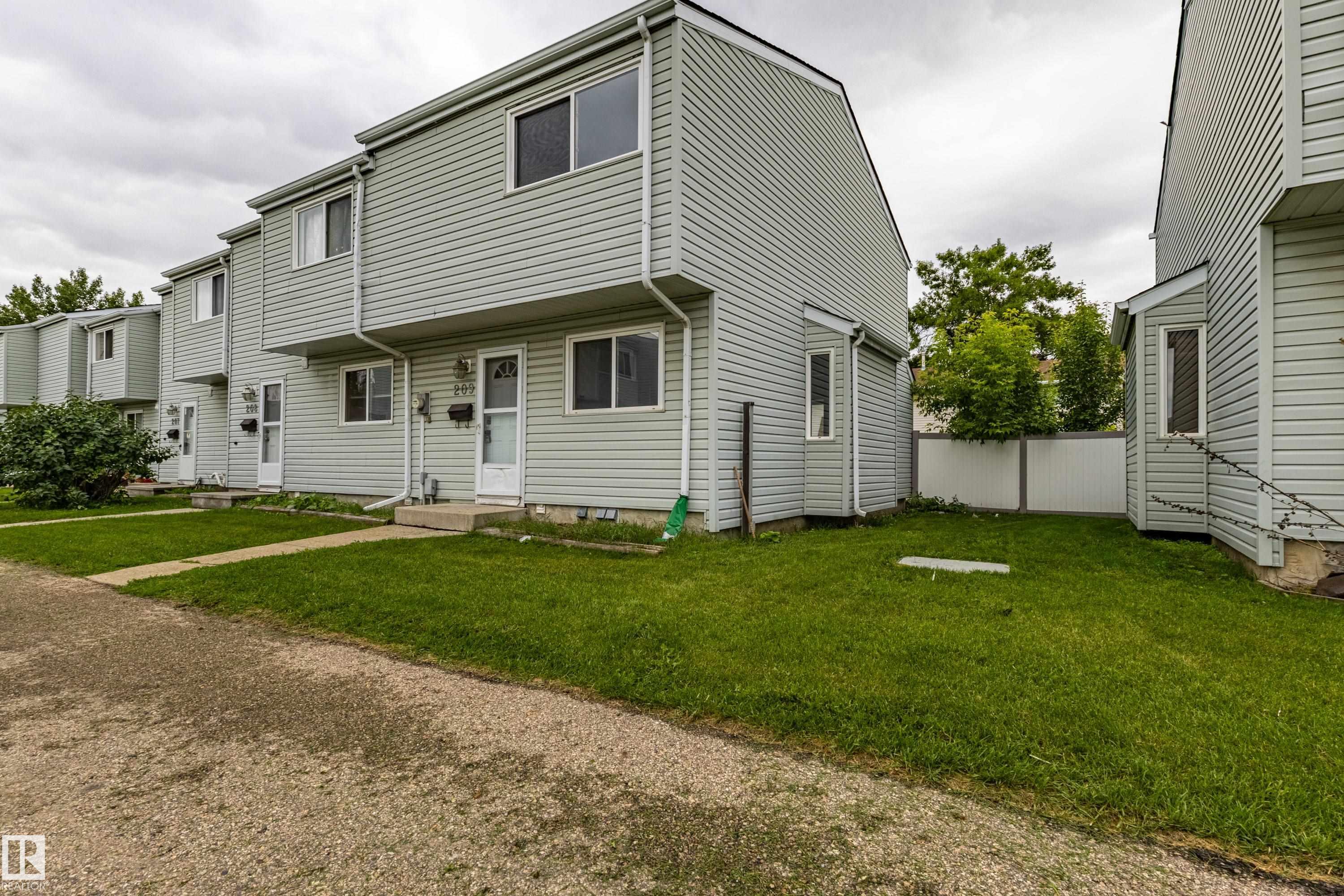 209 Dickinsfield Court, Edmonton, Alberta, T5E 5V8