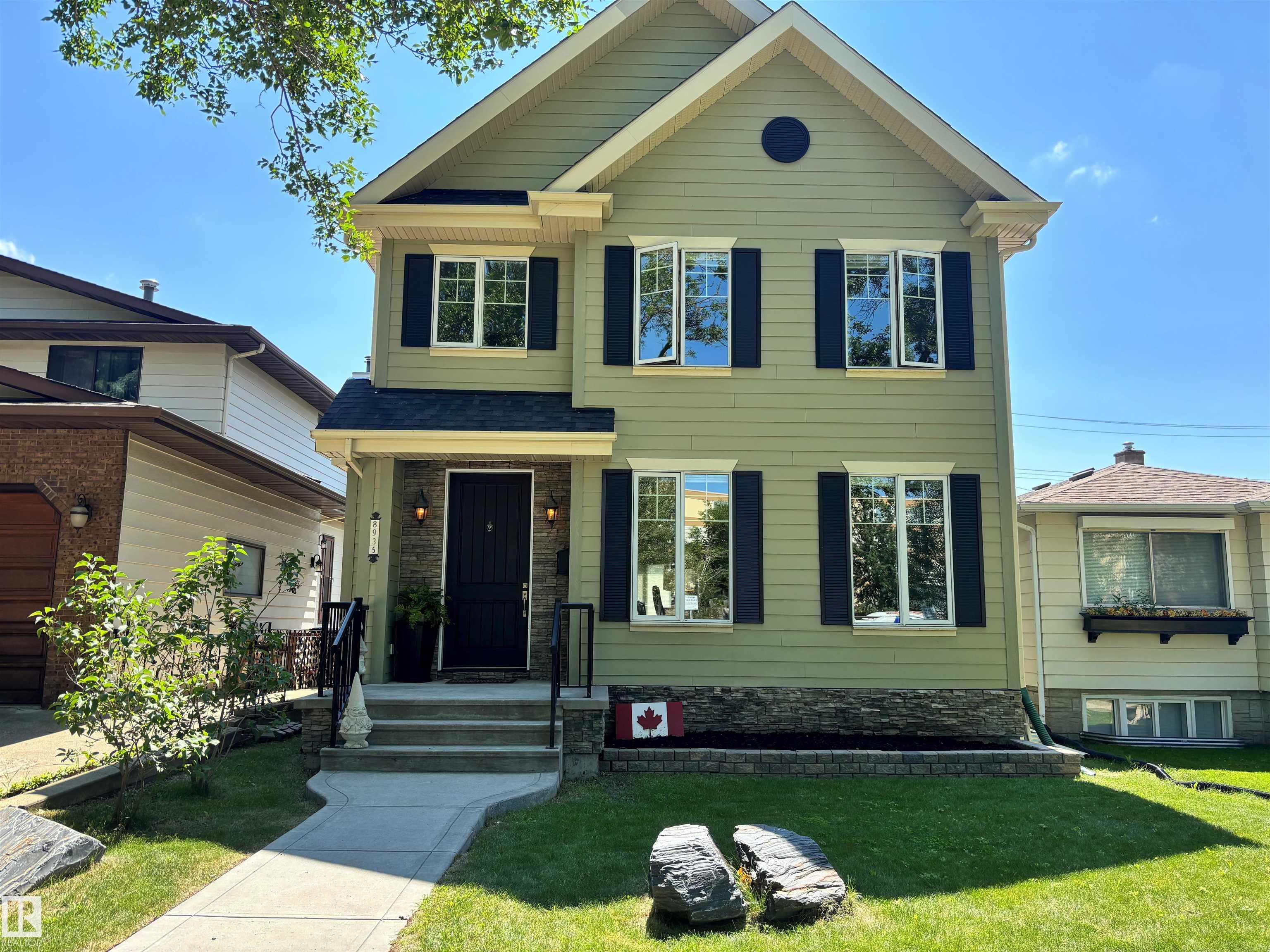 8935 84 Avenue, Edmonton, Alberta, T6C 1E3