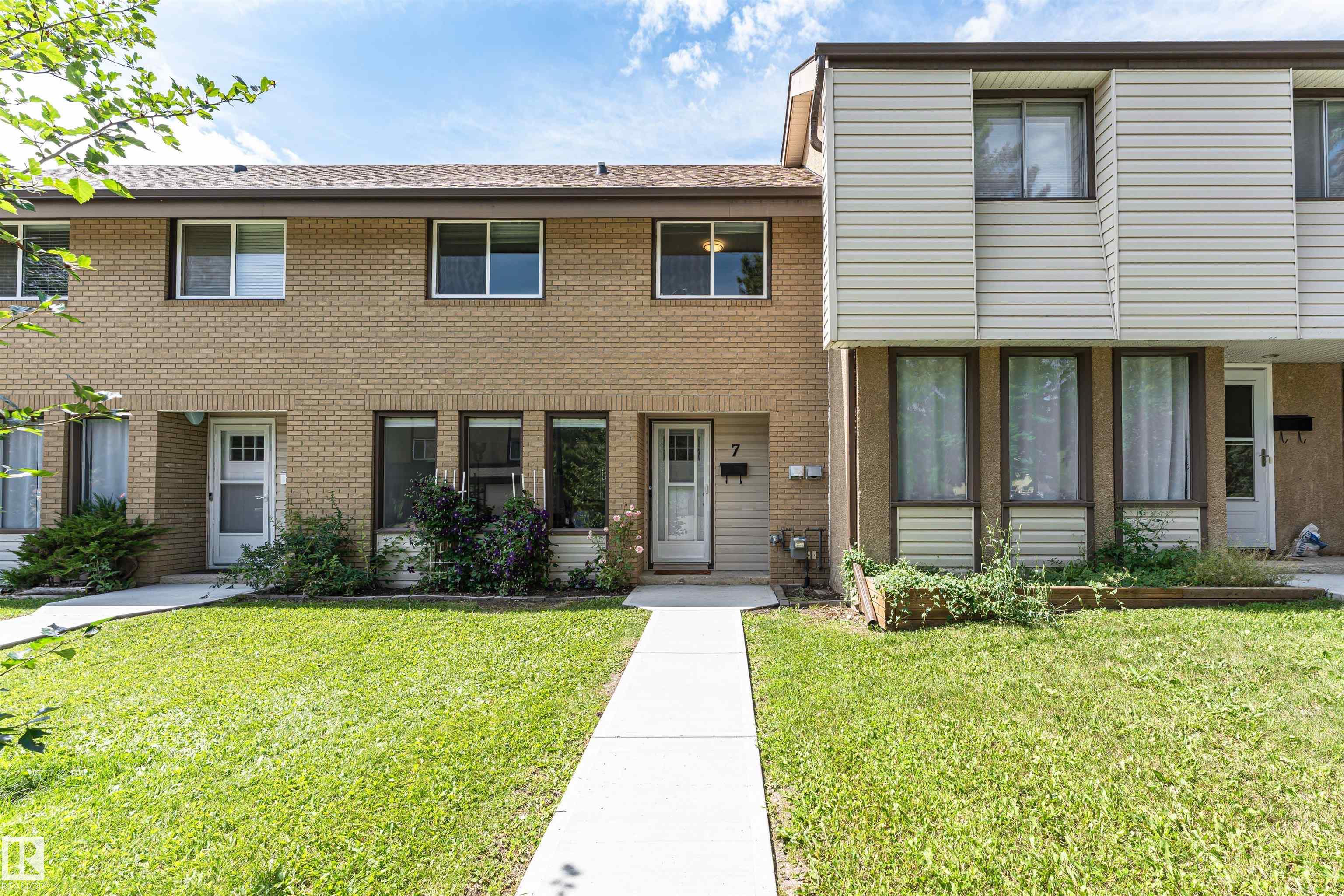 7 Grandin Village, St. Albert, Alberta, T8N 1R9