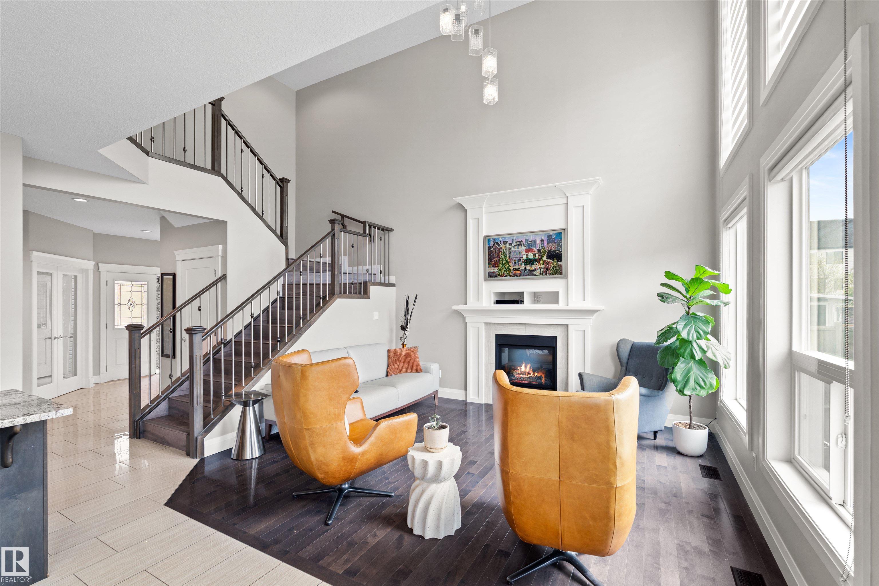 3807 Claxton Close, Edmonton, Alberta, T6W 1Y5