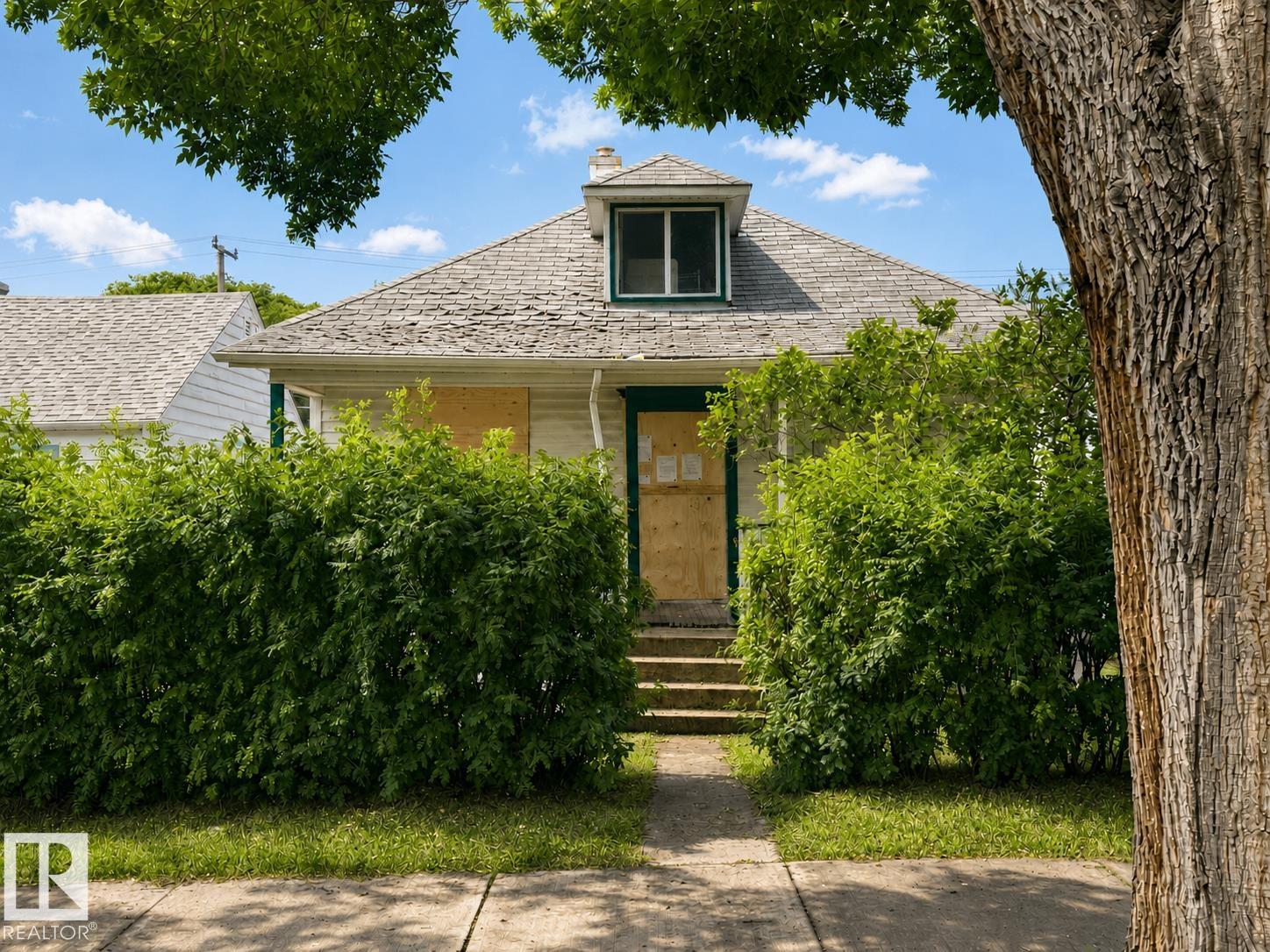 11916 95a Street, Edmonton, Alberta, T5G 1R5