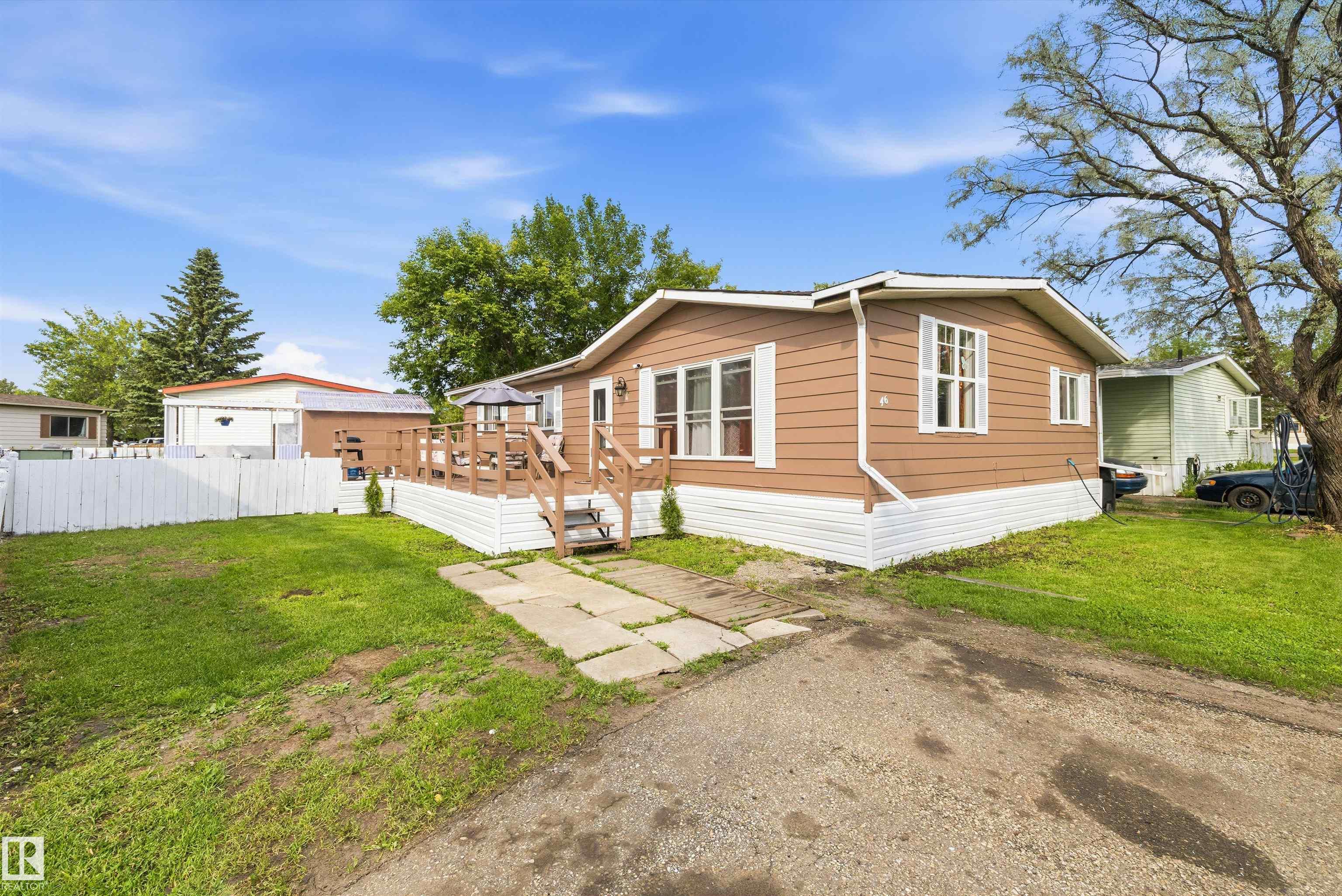 46 Maple Terrace, Edmonton, Alberta, T6P 1H6