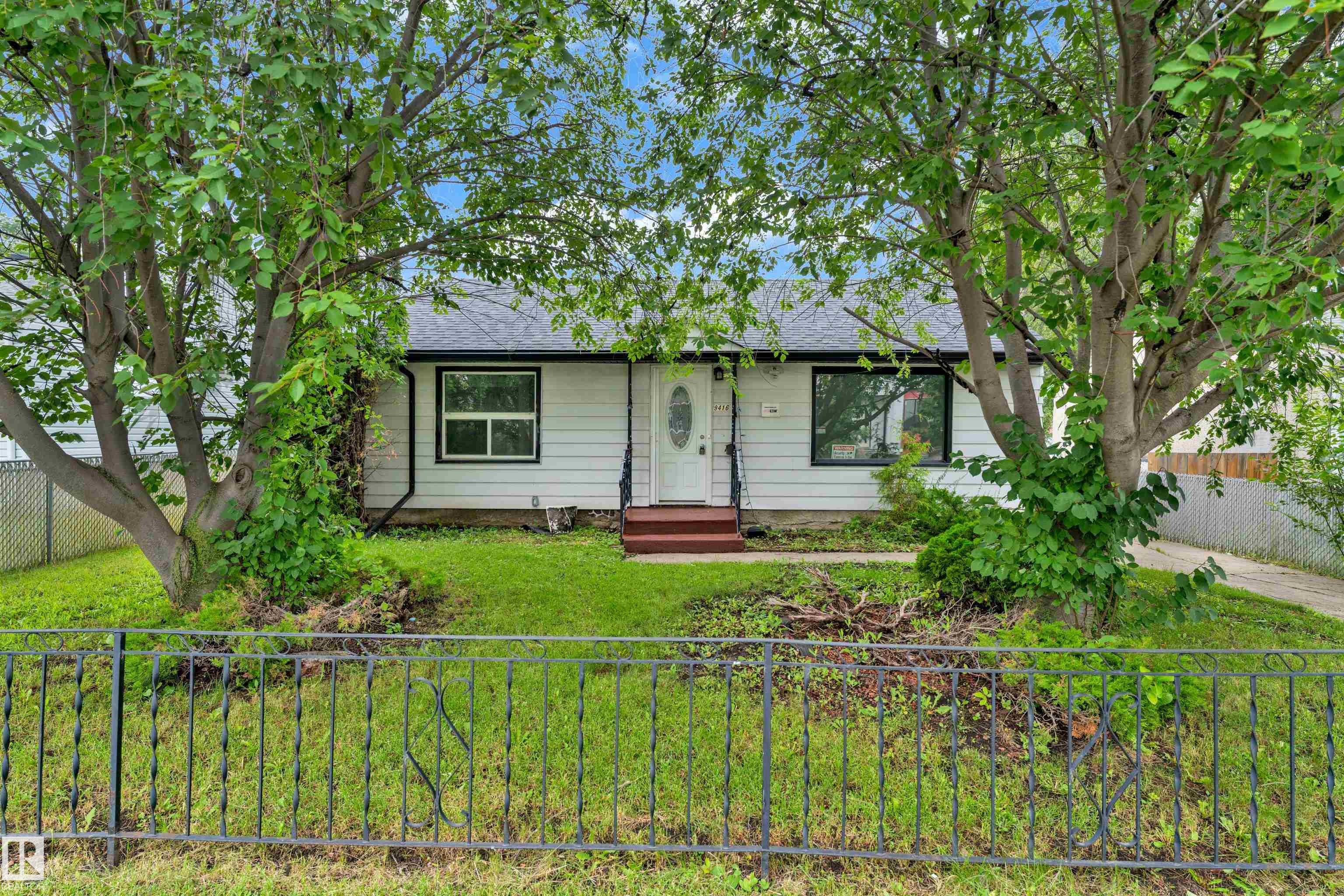 9416 153 Street, Edmonton, Alberta, T5R 1R3