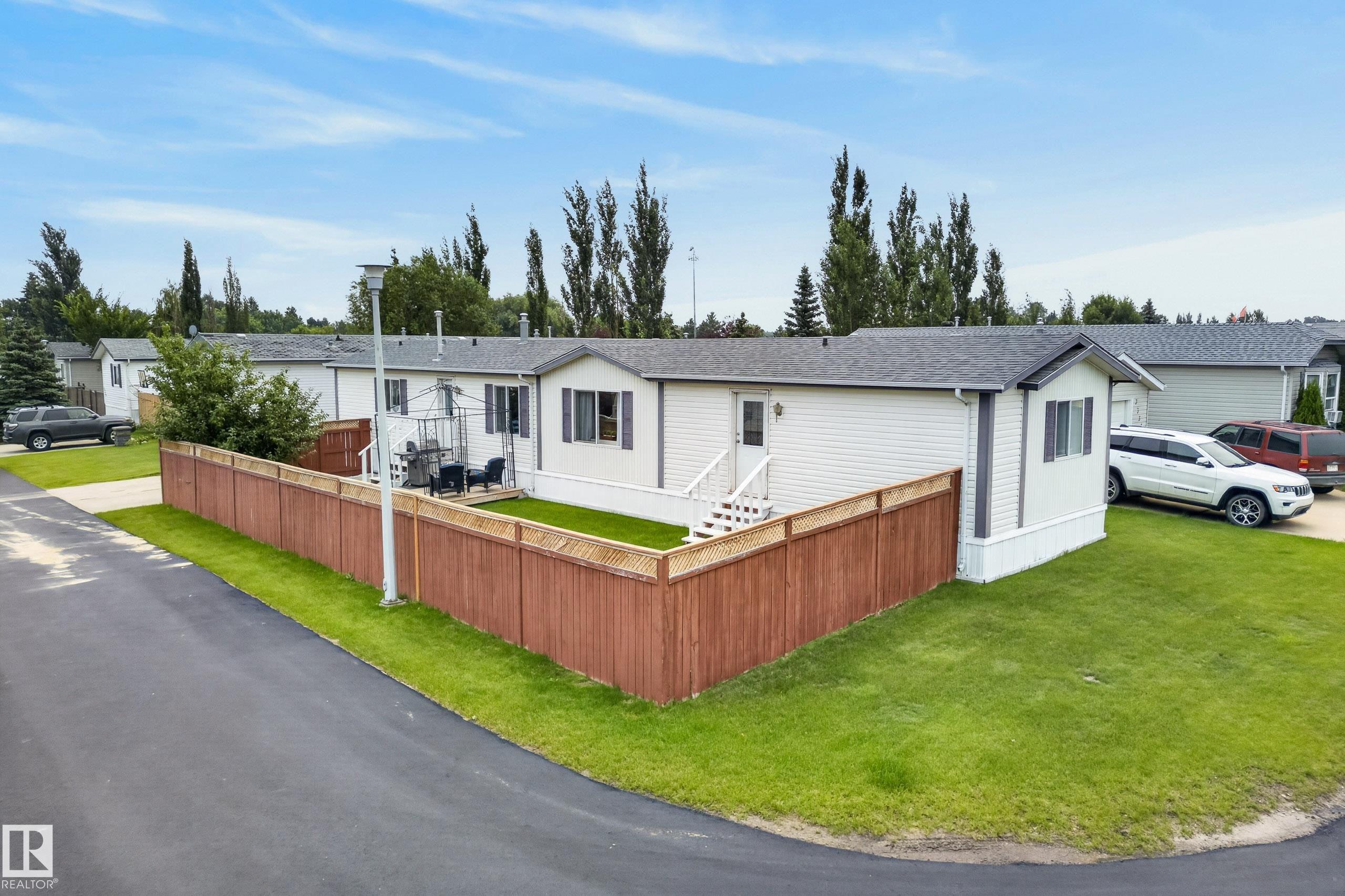3338 Lakeview Road, Edmonton, Alberta, T5S 2R8
