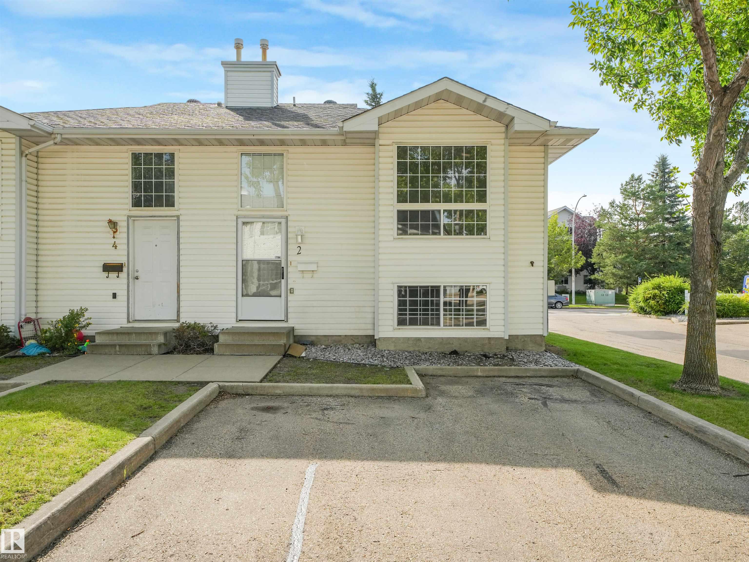 2 3311 58 Street, Edmonton, Alberta, T6L 6X3