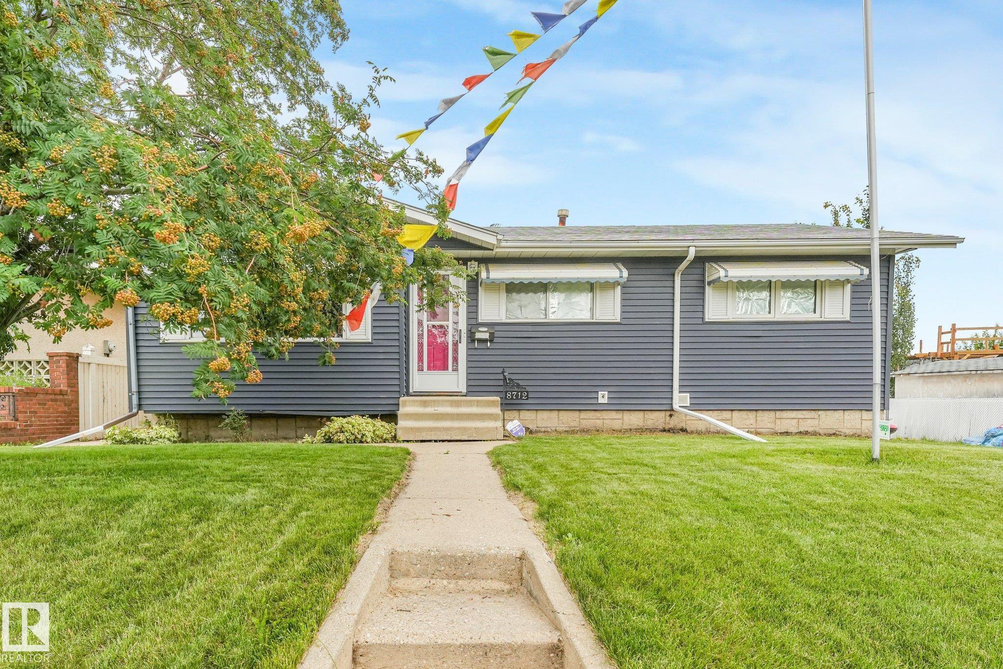 8712 137 Avenue, Edmonton, Alberta, T5E 1Y4