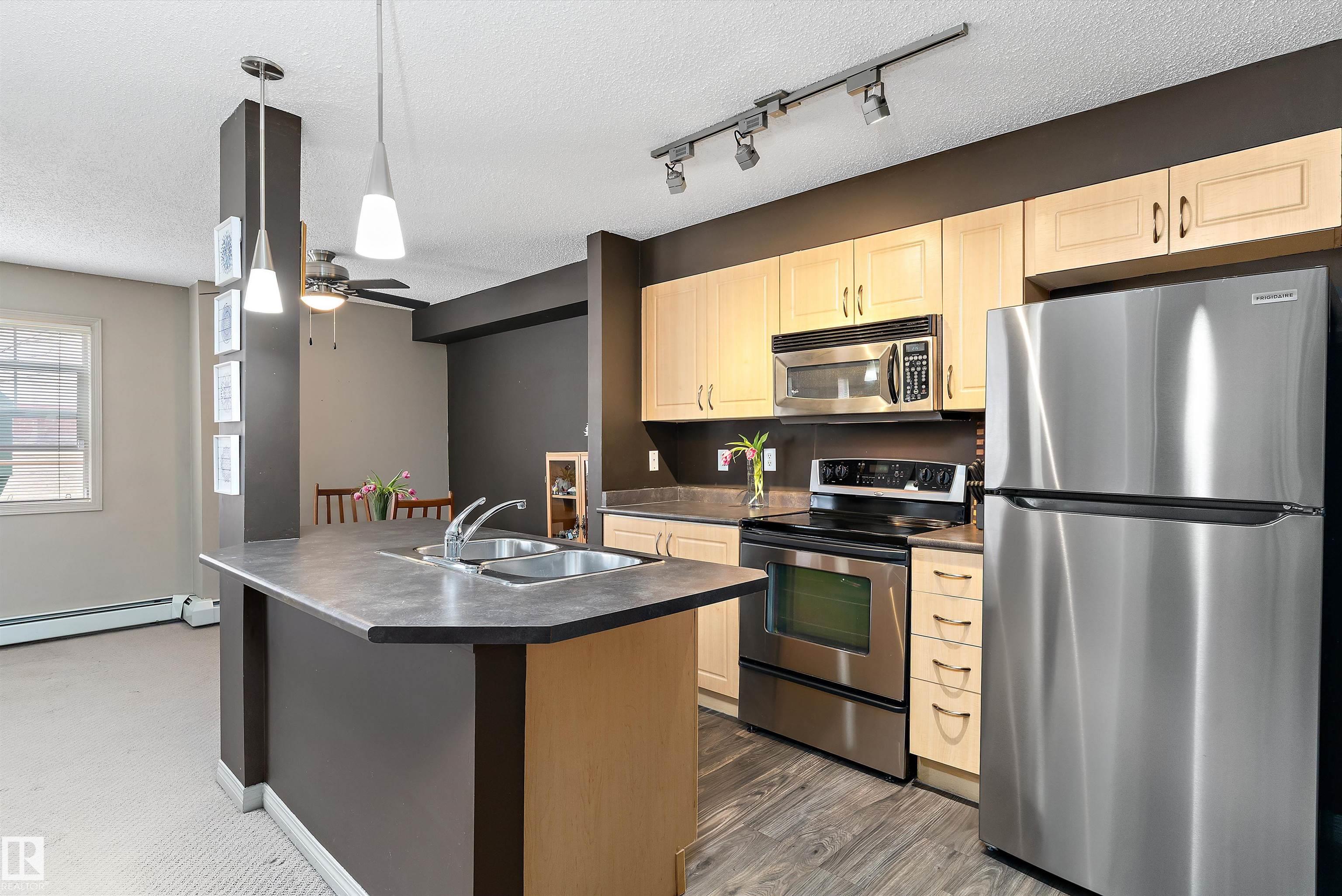 111 11445 Ellerslie Rd, Edmonton, Alberta, T6W 1T1