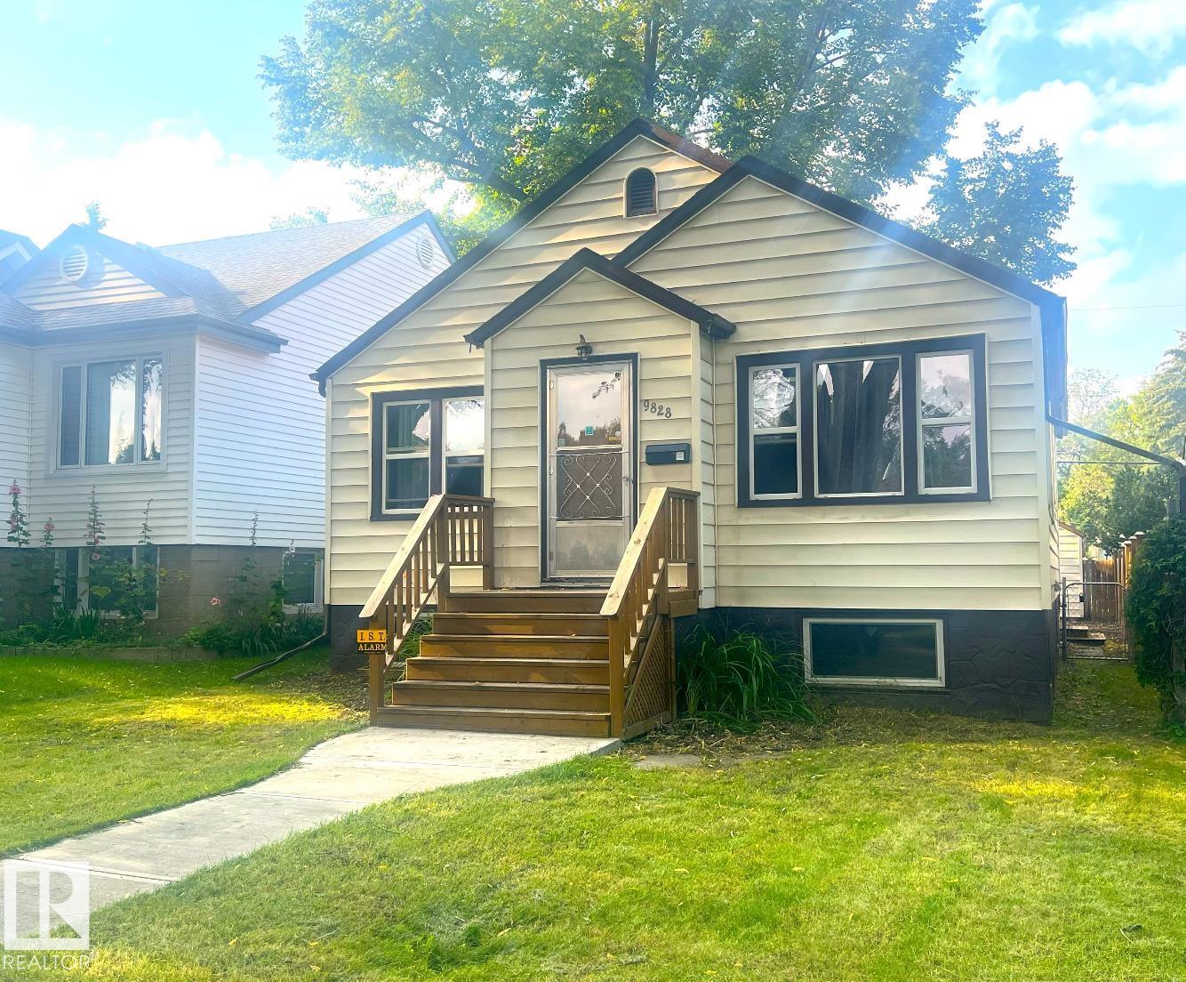 9828 84 Avenue, Edmonton, Alberta, T6E 2G2